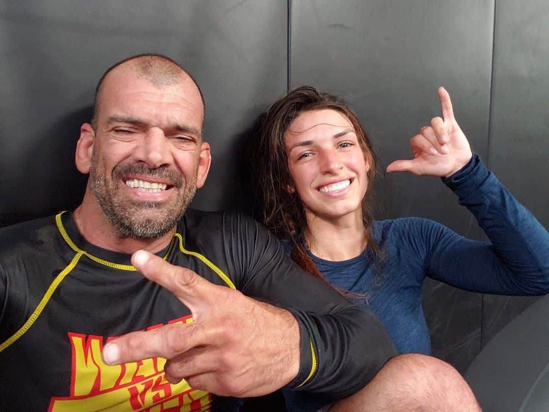 マッケンジー・ダーンのインスタグラム：「Celebrating my birthday! Somethings never change! So happy that after all these years I still get to train with my dad ❤️ thank you everyone for all the birthday wishes!! 🙏🏼🙏🏼🙏🏼 • • •  Comemorando meu aniversário! Estou muito feliz que ainda posso passar dias treinando com o meu pai! ❤️ muito obrigada pelas mensagens galera!!! 🙏🏼🙏🏼🙏🏼」