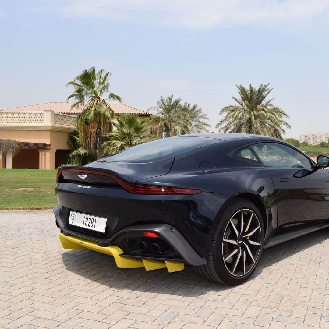 アストンマーチンさんのインスタグラム写真 - (アストンマーチンInstagram)「Style and elegance are just few words to describe Vantage.  #Vantage #AstonMartin #BeautifulWontBeTamed #StayHome」3月26日 3時00分 - astonmartin