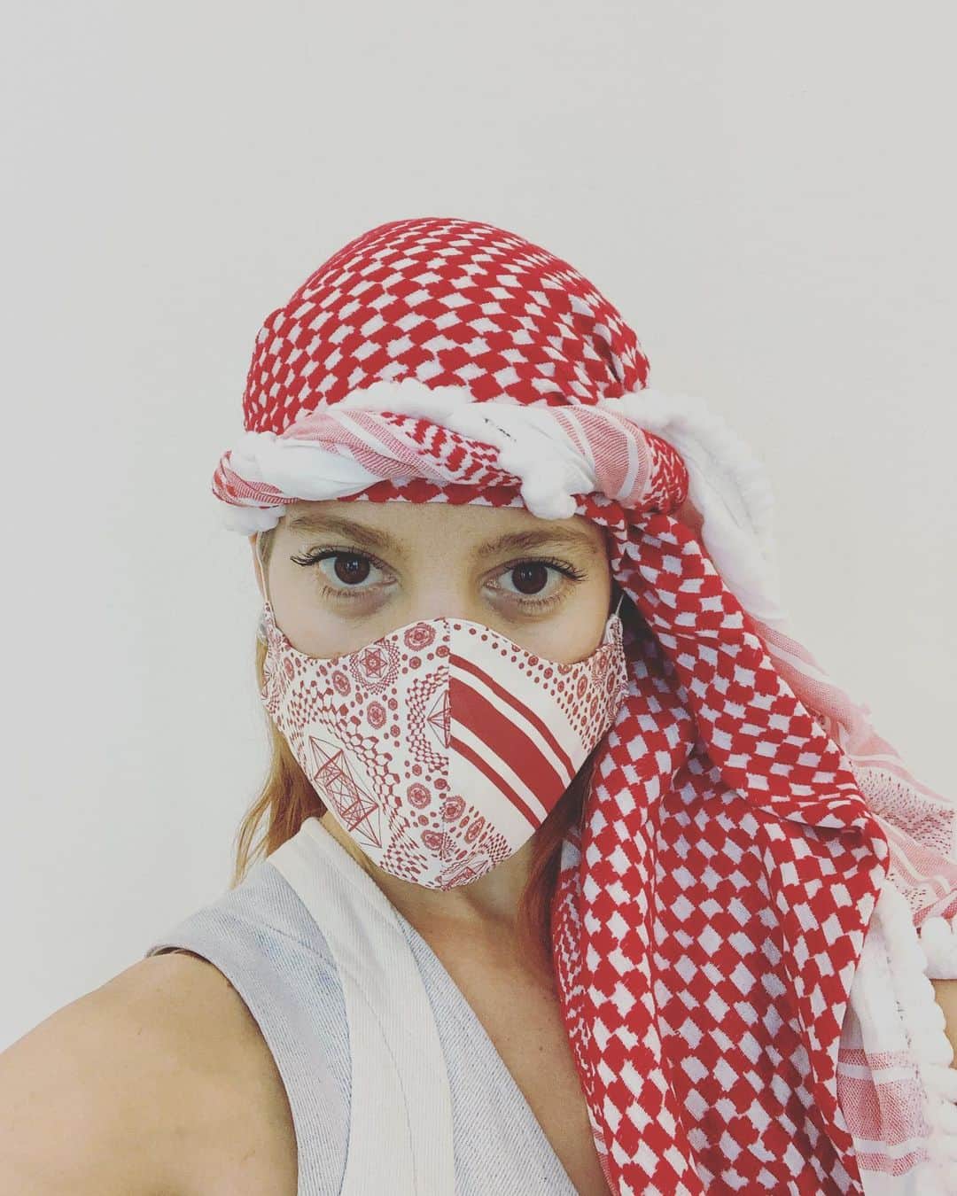 のインスタグラム：「Now Available on our shop Link in Bio “inSALAAM inSHALOM” Mask! Featuring threeASFOUR's iconic print from 2012 collection "inSALAAM inSHALOM", celebrating the textiles of both Arabic and Jewish cultures by mixing the geometric patterns of the TWO worlds and uniting them as ONE !  We are donating 10% of each purchase towards creating medical masks for  the support of the health community in New York City  All masks are limited edition - One of A kind ! #mask #keffiyeh」