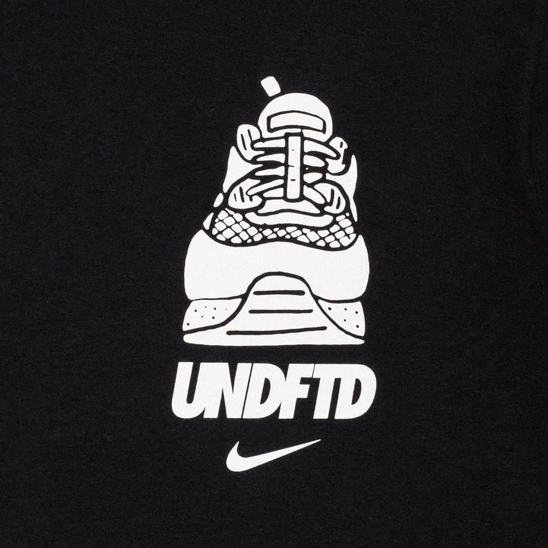 UNDFTDさんのインスタグラム写真 - (UNDFTDInstagram)「UNDEFEATED x NIKE AIR MAX 90 Hoodies, Long Sleeves, and Tees Available tomorrow Air Max Day 3/26 7AM PST only at Undefeated.com」3月26日 4時00分 - undefeatedinc