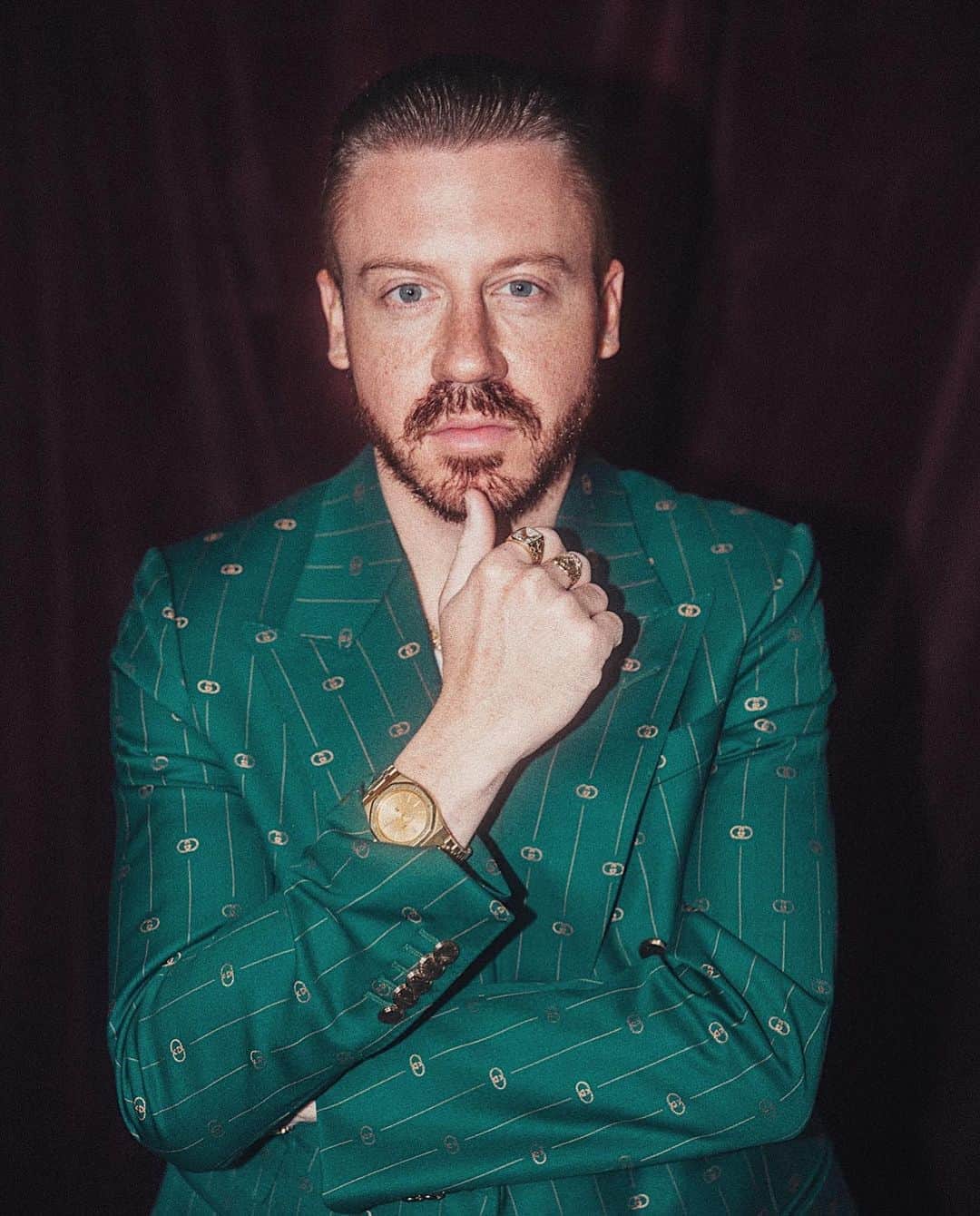 のインスタグラム：「Shout out to all the people staying inside and taking way more selfies than normal.  When my kids go to sleep I go into my closet, try on fits and flex hella hard in isolation.  Photo: @jmdmcreative (pre-quarantine era)」