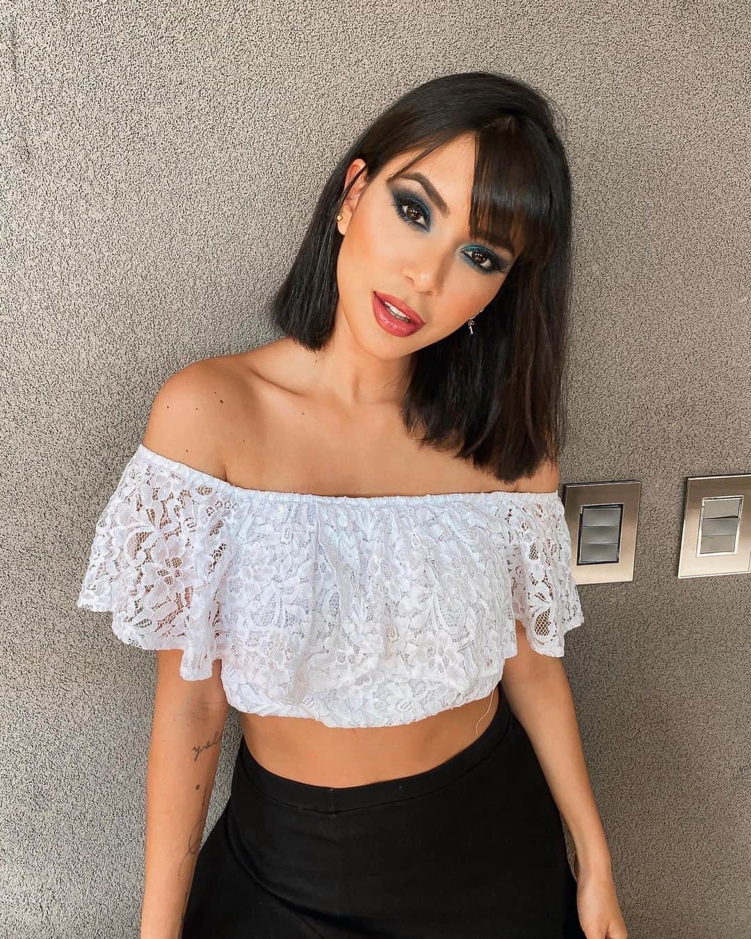 Gabriela Salesのインスタグラム：「Make de hoje pra ir ali dar um role na cozinha」