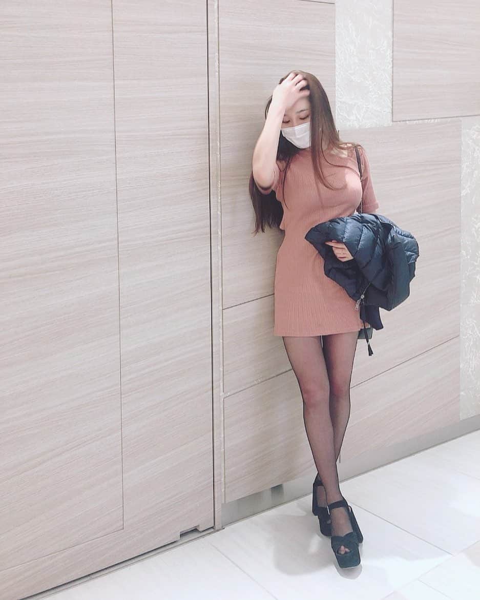 のインスタグラム：「❤️❤️❤️ #fashion #pink #prada」