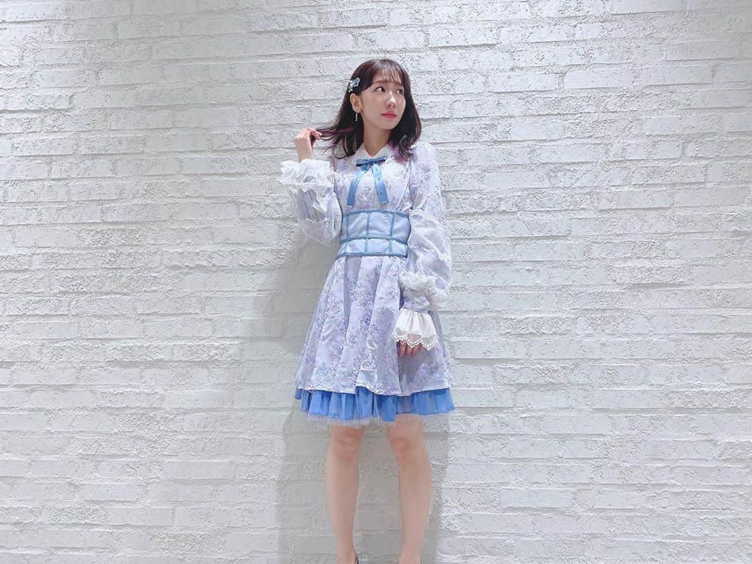 柏木由紀さんのインスタグラム写真 - (柏木由紀Instagram)「. 昨日の生放送で着た衣装💐 去年のレコード大賞のために作っていただいた 衣装です。 色もデザインもお気に入り！☺️✨ ブルベ大勝利衣装。 (男性の皆様なんのことやらですね...。) . #AKB48」3月26日 14時55分 - yukikashiwagi_official