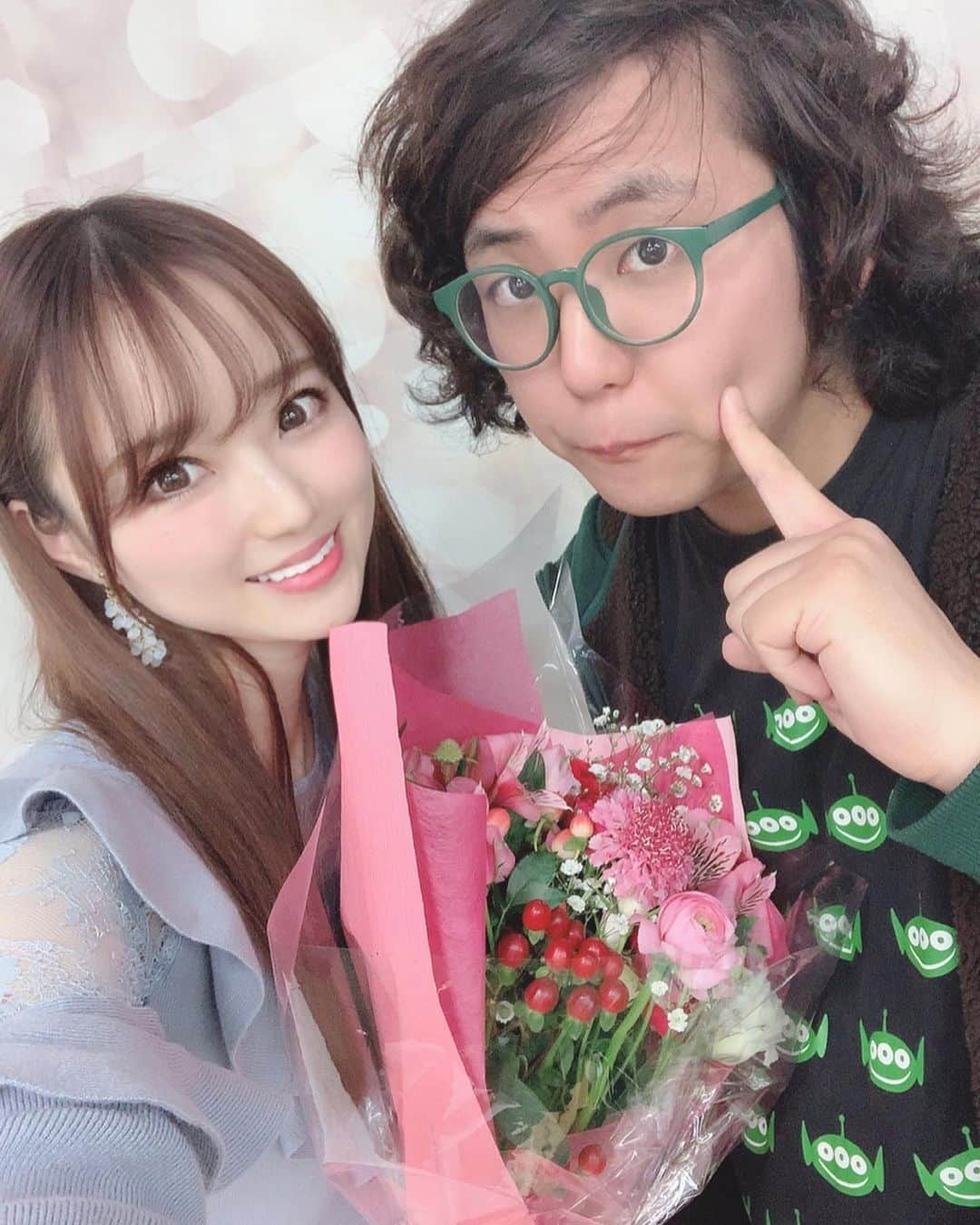 小越しほみさんのインスタグラム写真 - (小越しほみInstagram)「・ ・ ・ 昨日の西口向上放送部で 西口向上委員会卒業しました🌸 ・ 楽しい思い出でいっぱい🥰 ・ 最後のイラストは『私の宝物』 ファンのみんなが作ってくれたオゴグッズにしました💞 (小力さんが私のヲタみたいになってしまった‪w) ・ 終わりは新しい始まり！ ・ これからも応援よろしくお願いします😌✨ ・ 今回で芸能活動を卒業した あいりーんとあやめきも お疲れ様でした💓 ・ ・ ・ ・ #西口向上委員会 #西口向上放送部 #西口プロレス #リングガール #マシェバラ配信 #卒業 #graduation #ringgirl #お笑い #芸人 #アントニオ小猪木 さん #丸山れいや さん #イラスト #オゴ画伯 #オゴ作品 #illustration」3月26日 15時09分 - shihomi1129