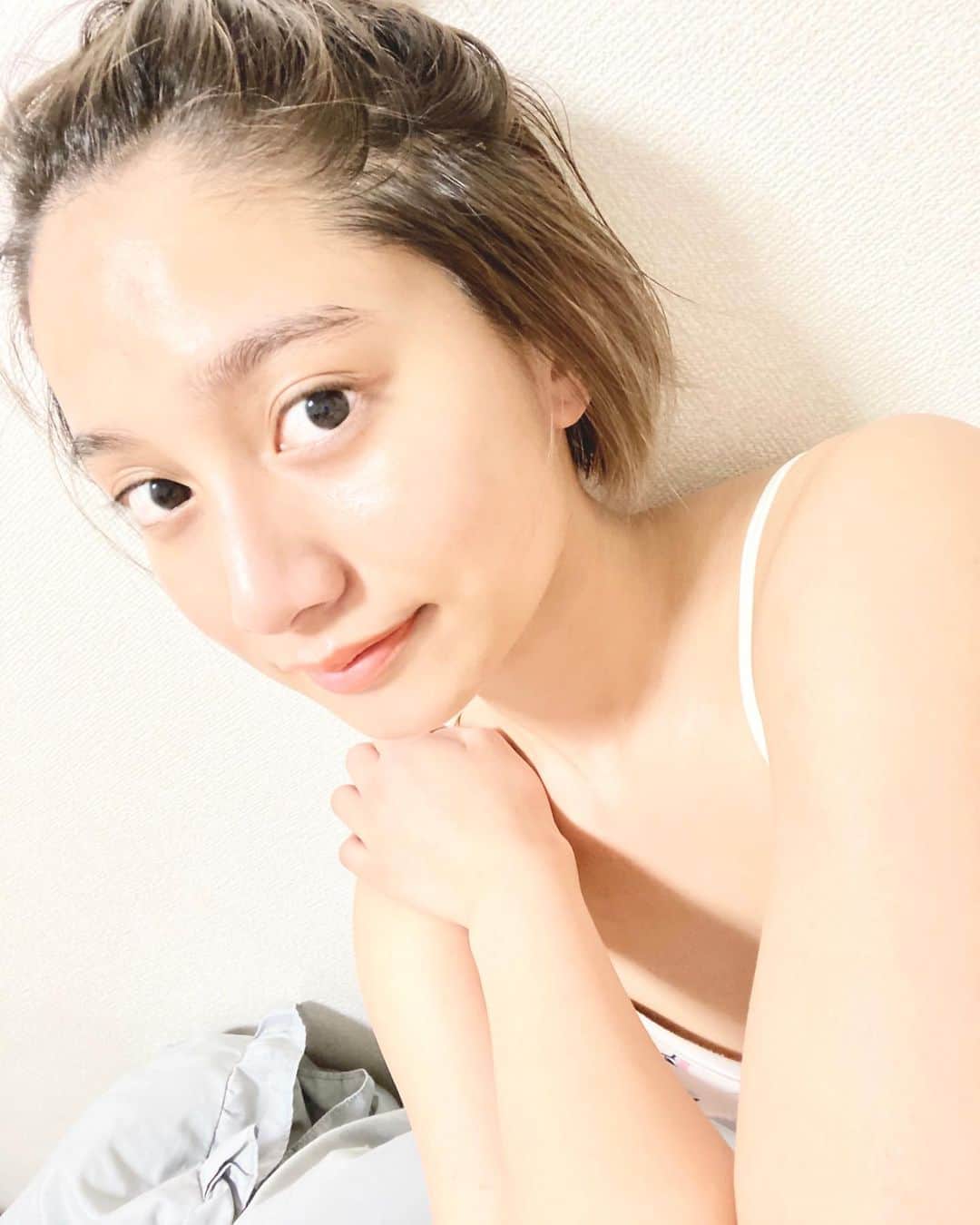 のインスタグラム：「. 最近は乾燥がすごくて出かける前は 保湿をしっかりするように意識してるんだけど このナノショットローション使ってみたら とろみのある感じでなじむし これ1本だけで保湿、潤いが 持続してくれるのもありがたいよね！ 使いやすいしお手頃価格だから 気軽に試してみてもいいかも🥰 . . . . . . . . . #PR#バリアリペア#ナノショットローション #化粧水#プチプラ#美容 #スキンケア #美容オタク #コスメ #スキンケア崩れ対策」
