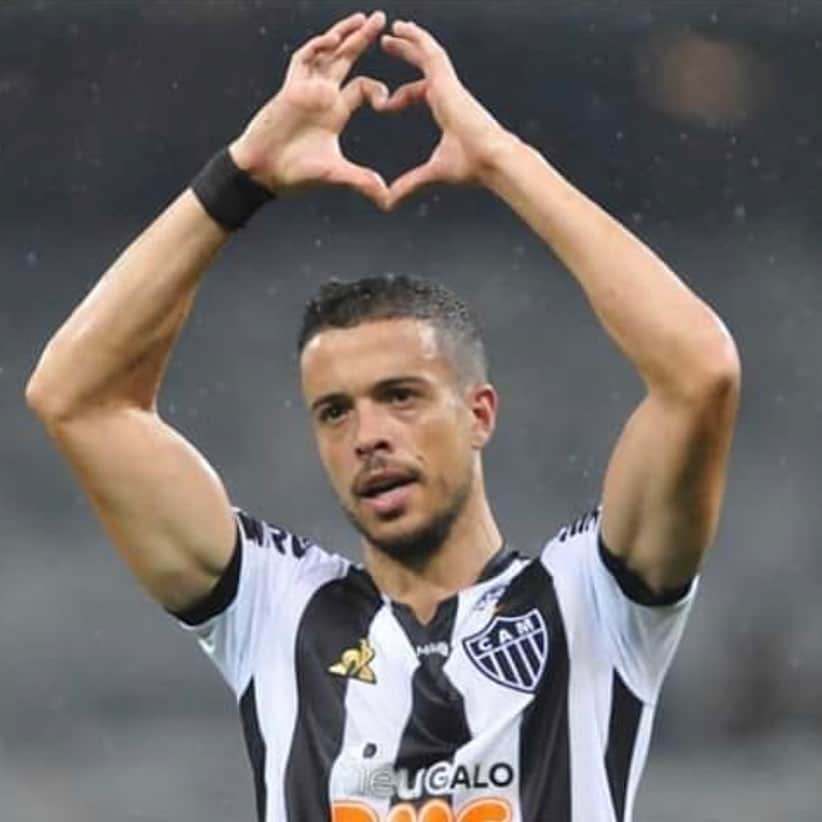 のインスタグラム：「Parabéns @atletico !!! ⚽️🙏🖤🤍 #112 #aquiégalo」