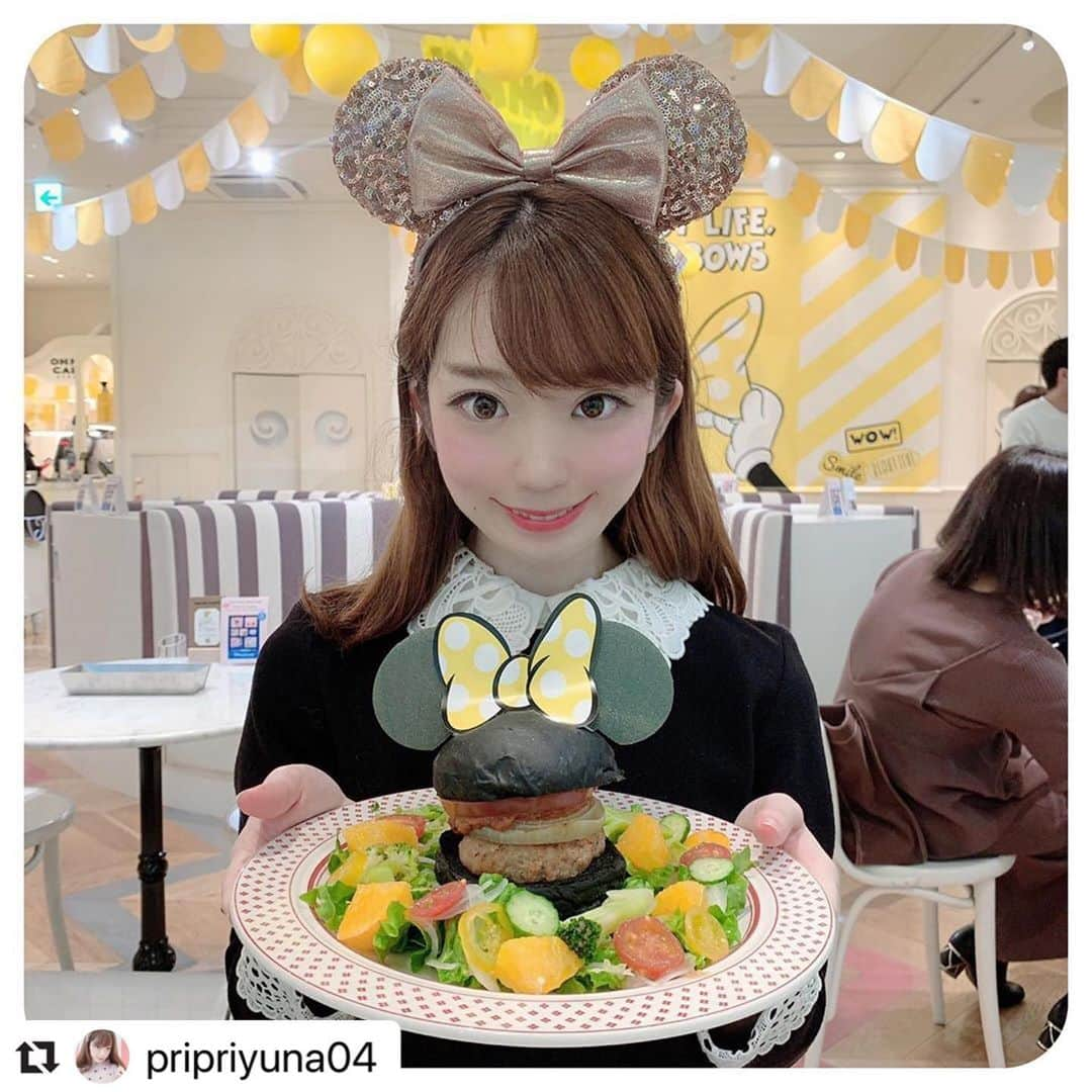 カラコンショップ サンシティさんのインスタグラム写真 - (カラコンショップ サンシティInstagram)「#Repost サンシティーガールゆうなちゃん🐰 #フィアースアイズ #メルティブラウン 着用ありがとうございます🤎 . @pripriyuna04 with @make_repost ・・・ OH MY CAFE☕️では﻿ バーガーとフルーツサンドをいただきました🍓﻿ ﻿ ﻿ ワンピースは @supremelala_official ﻿ カラコンはパリスヒルトンモデルのレンズ﻿ #フィアースアイズ の #メルティブラウン 着用💞﻿ ﻿ ﻿ 優しいブラウンカラー✨﻿ 発色はあまりなく、ふんわり👁に仕上がるから﻿ 可愛い印象に💕﻿ ﻿ ﻿ ﻿ #ohmycafe #ohmyminniemouse #ミニーカフェ #minniemouse #minniecafe #photogenic #インスタ映え #表参道カフェ #表参道原宿東急プラザ ﻿#supremelala #ミニーカチューシャ #カラコンレポ #カラコン着画 ﻿ ﻿」3月26日 7時51分 - sancity_official