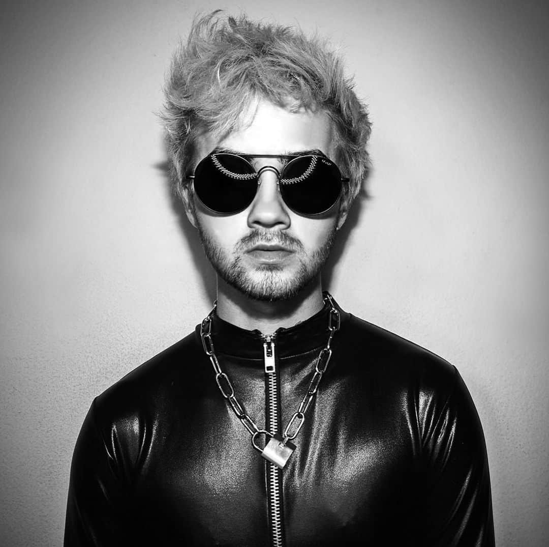 ジャック・ジョンソンのインスタグラム：「Anybody else going insane?」