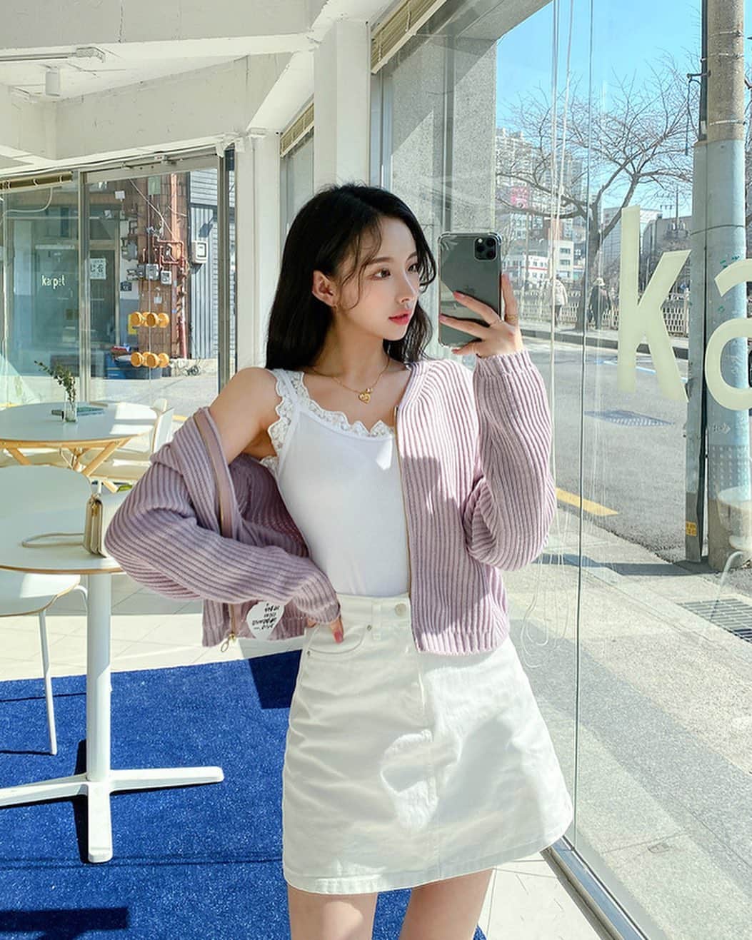 Chuuのインスタグラム：「Let's be happy today!💙💙」