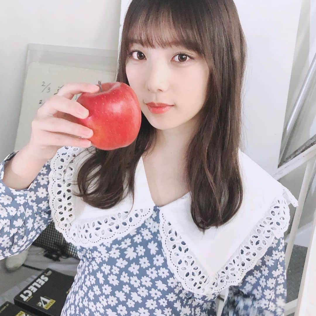 与田祐希さんのインスタグラム写真 - (与田祐希Instagram)「おはようございます🍎今週もあと少しですよ！﻿ ﻿ #与田祐希2nd写真集 #よだちゃんブック #与田祐希 #よだっちょ #無口な時間」3月26日 8時23分 - yodayuuki_oimo