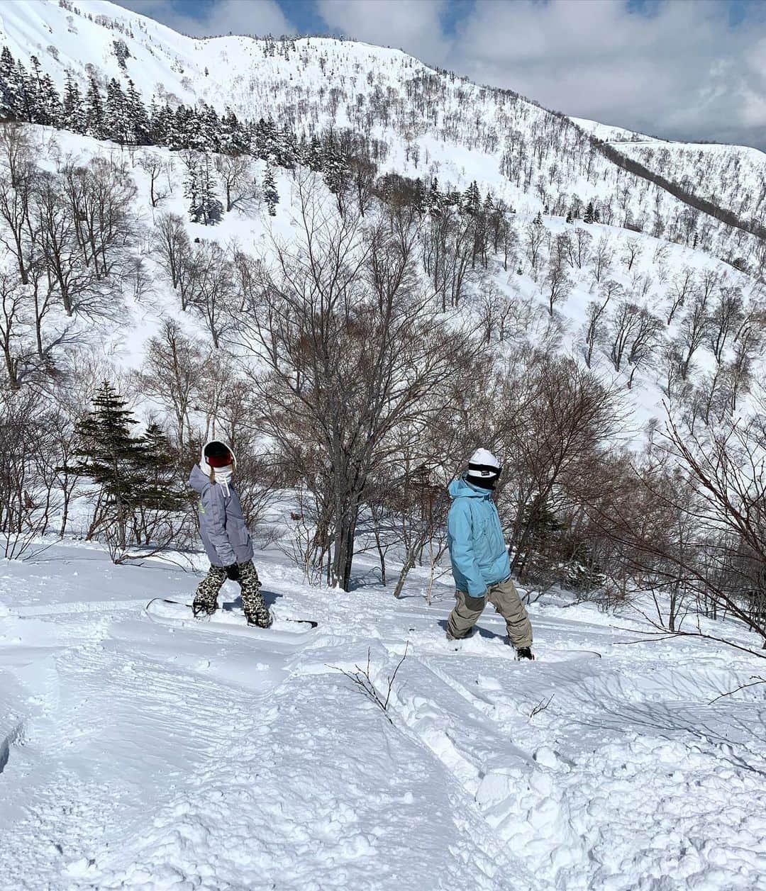 大江光のインスタグラム：「雪を求めて春山探検⛄️ . . . #かぐらスキー場  #kaguraskiresort  #burton」