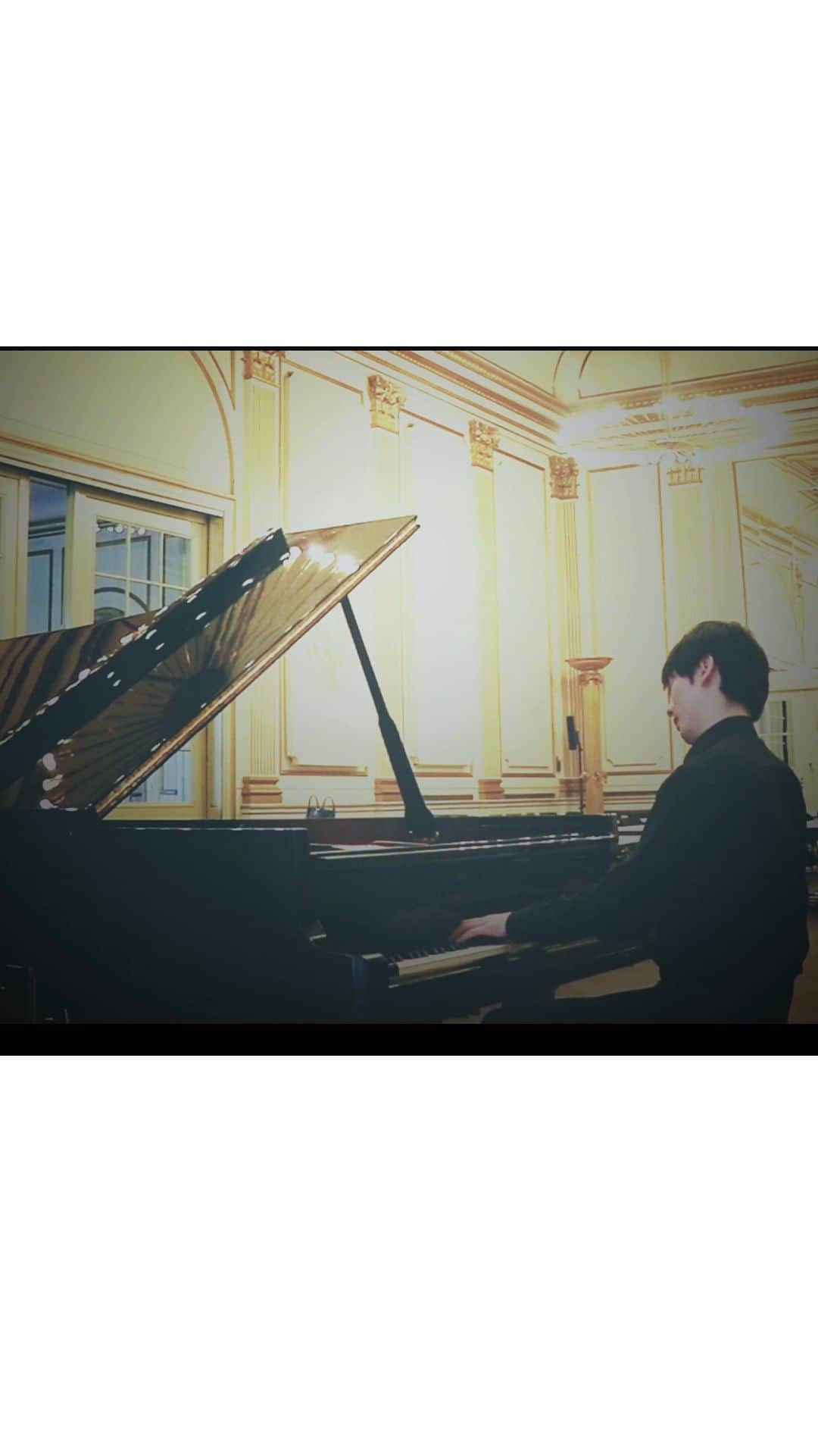 のインスタグラム：「♪ Dvorak : Humoresque Op.101-7 ドヴォルジャーク：ユーモレスク第7番 Op.101  at Siemens Villa, Berlin on March 18th 3月18日ジーメンスヴィラにて  #Dvorak #Humoresque #Piano #Berlin #SiemensVilla」