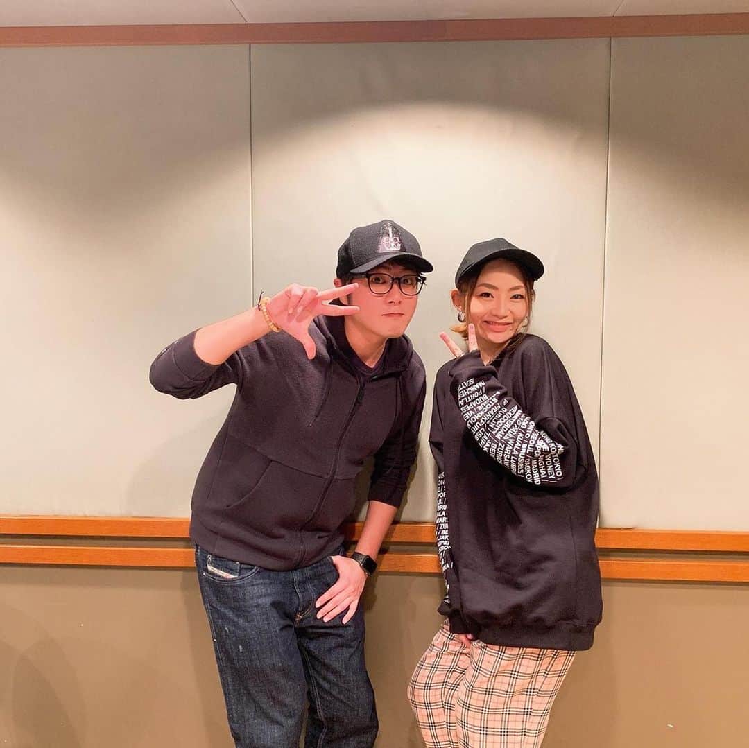 宮本美季のインスタグラム：「IT WAS FUN❤️Thank you.  初の深夜生放送番組、楽しくお話しさせてもらいましたー！あんなにカラオケについてお話ししたの久しぶり😂  #カラオケバトル  #宮本美季  #NACK5 #アナの水曜日 ＃カラオケ #点取る方法 #AI採点むず」