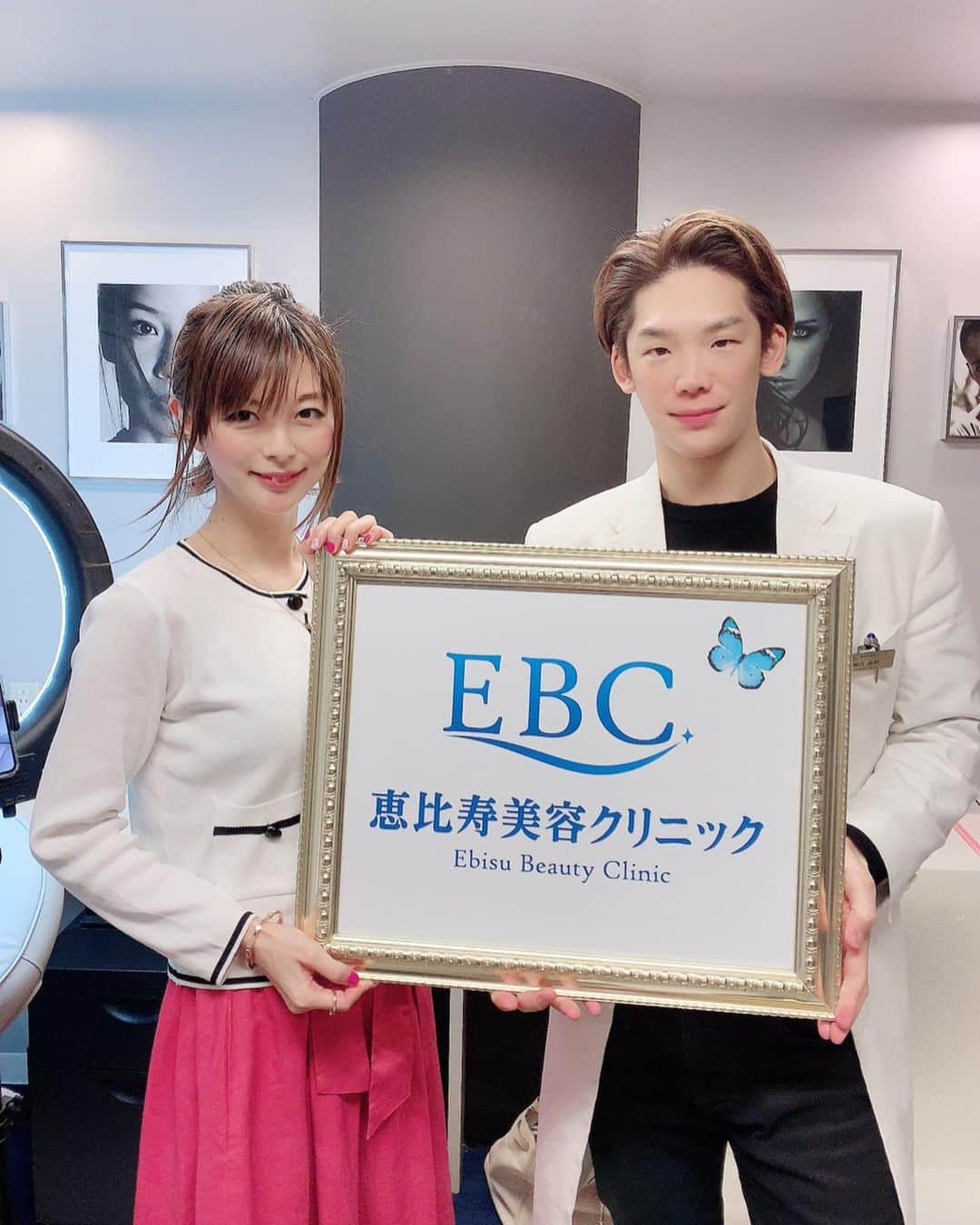 satomiさんのインスタグラム写真 - (satomiInstagram)「今日は撮影前に恵比寿美容クリニック(@ebisu_beauty_clinic)でヒアルロン酸注入してもらったよ💓 * * (@horie_yoshiaki)いつも ありがとうございます😊 * 3枚目が施術の感じ♪ 1分ぐらいで終わったよww * * 帰りに桜🌸発見‼️ * * そして変われて自分にちょっと自信が 持てました🌸💓 * * #恵比寿美容クリニック  #美容クリニック  #美容外科  #美容皮膚科  #美容整形  #美容整形外科  #プチ整形 #ヒアルロン酸  #ヒアルロン酸注入  #ヒアルロン酸注射 @ebisu_beauty_clinic #さとみの美容記録 #恵比寿 #自由が丘 #桜 #🌸 #お花見 #お花好き  #春」3月26日 9時14分 - saatoomii47