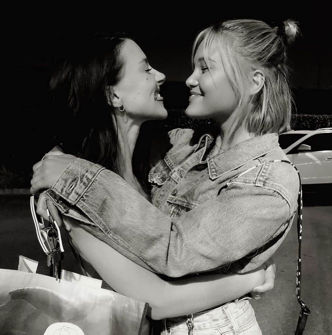 のインスタグラム：「can’t wait until hugging is cool again」