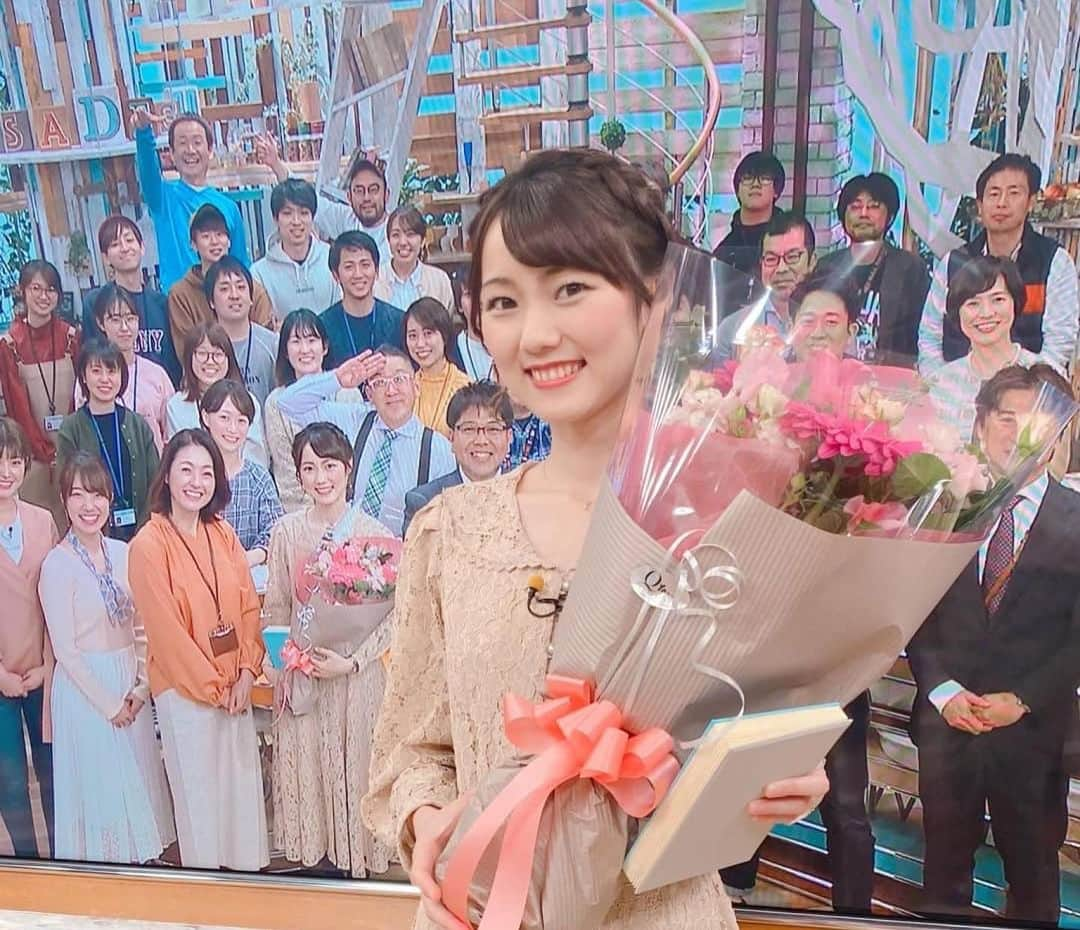 KBCテレビ「アサデス。」さんのインスタグラム写真 - (KBCテレビ「アサデス。」Instagram)「おはようございます！アナウンス部の岡田理沙です😊❤️ もうすぐ３月も終わりですね… 出会いと別れの季節。アサデスＫＢＣからは、現在ニュース担当の野下史織さんが、アサデスを卒業されました✨ 「西やんの妹を探せ！」オーディションでみごと選ばれ２年間スポーツコーナーを担当し、この１年はアサトピ・深オイのコーナーを担当していた野下さん。 今日が最後のアサデスでした😭 エンディングが近づき、野下さんが挨拶をされるのと同時に、「ああ、本当に今日が最後なのか…」と切なくなりました😖 西やんの永遠の妹（？）、しおりん！また元気なはじける笑顔が見られる日を心待ちにしています✨  #アサデス。#kbc#福岡#fukuoka」3月26日 15時50分 - asadesu_kbc