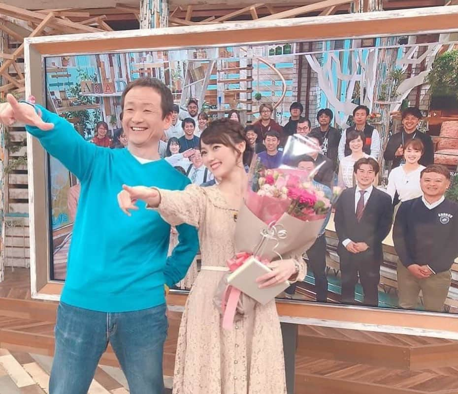 KBCテレビ「アサデス。」さんのインスタグラム写真 - (KBCテレビ「アサデス。」Instagram)「おはようございます！アナウンス部の岡田理沙です😊❤️ もうすぐ３月も終わりですね… 出会いと別れの季節。アサデスＫＢＣからは、現在ニュース担当の野下史織さんが、アサデスを卒業されました✨ 「西やんの妹を探せ！」オーディションでみごと選ばれ２年間スポーツコーナーを担当し、この１年はアサトピ・深オイのコーナーを担当していた野下さん。 今日が最後のアサデスでした😭 エンディングが近づき、野下さんが挨拶をされるのと同時に、「ああ、本当に今日が最後なのか…」と切なくなりました😖 西やんの永遠の妹（？）、しおりん！また元気なはじける笑顔が見られる日を心待ちにしています✨  #アサデス。#kbc#福岡#fukuoka」3月26日 15時50分 - asadesu_kbc