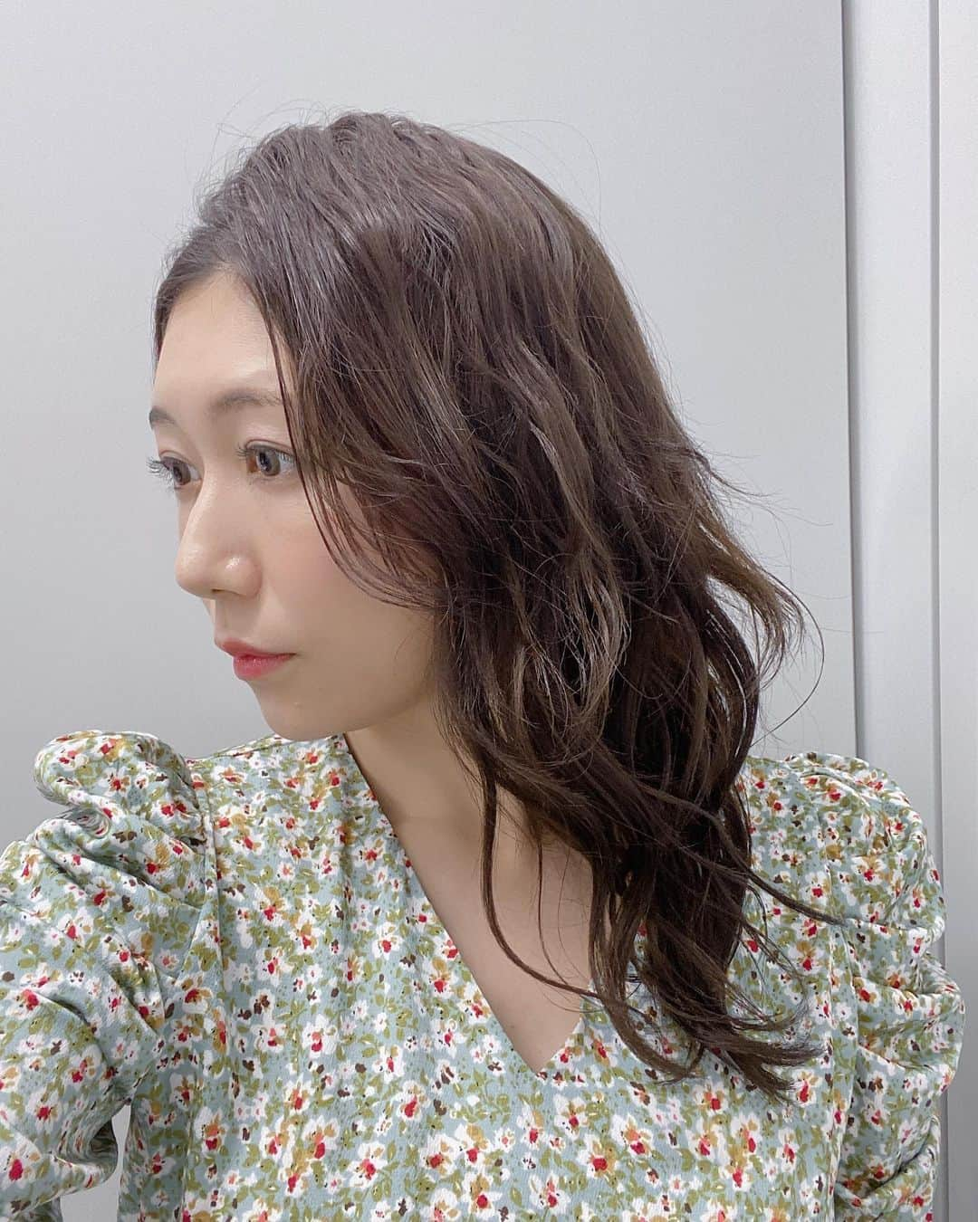 穂川果音さんのインスタグラム写真 - (穂川果音Instagram)「<hair style> サイド寄せヘア♪ 　#hair #hairstyle #hairarrange #サイド寄せヘア　#大人コーデ #イヤリング　#ヘアアレンジ　#アベプラ　#abematv」3月26日 10時22分 - hokawakanonn