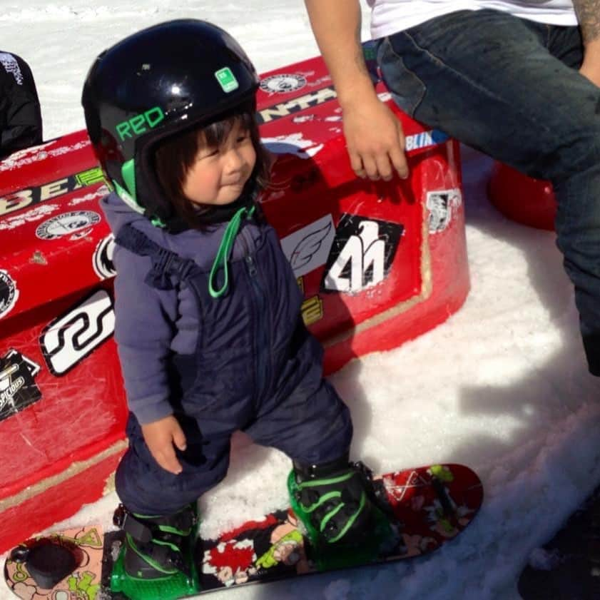 上田ユキエさんのインスタグラム写真 - (上田ユキエInstagram)「7years ago. 1 year old 🐯 #minishredder #snowboarder #1yearold @bear_mountain」3月26日 10時41分 - yukie_ueda