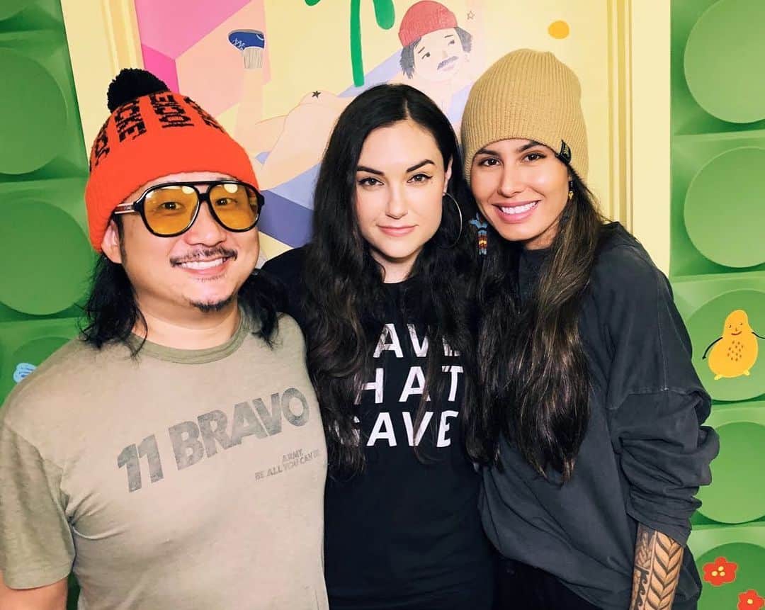 サーシャ・グレイのインスタグラム：「I finally did an episode of @tigerbelly I had too much fun with the these lovely weirdos @bobbyleelive @khalamityk The Video drops tomorrow! What’s your favorite episode...ok top three favs? bit.ly/sgtigerbelly」