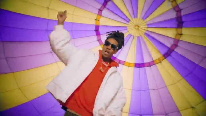 ウィズ・カリファのインスタグラム：「Droppin this fire 🔥 ass video tomorrow 👀 #taylorgang #contact」