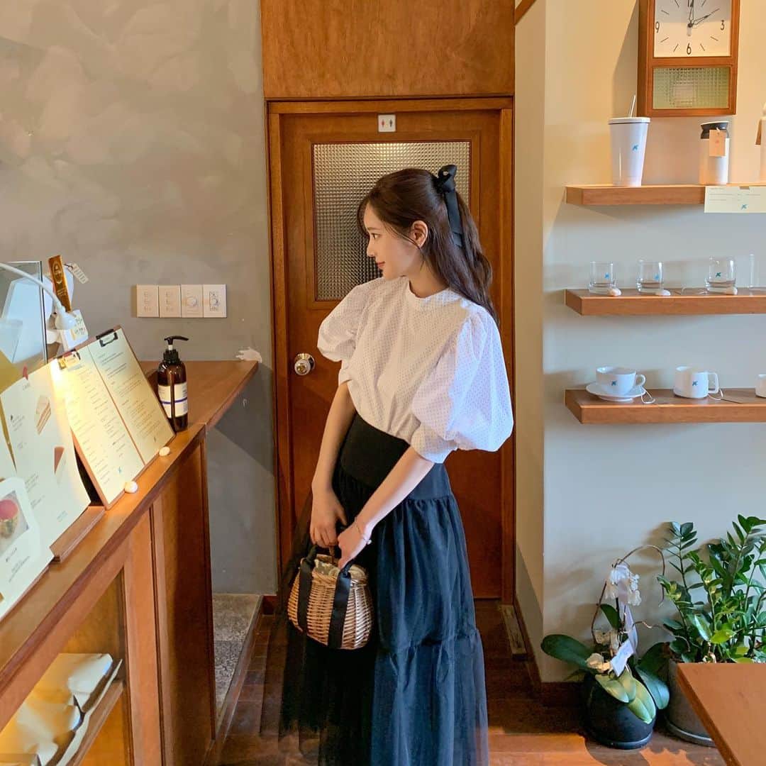 Chuuのインスタグラム：「리본끈 포인트로 러블리하게💓 Lovely ribbon point✨」