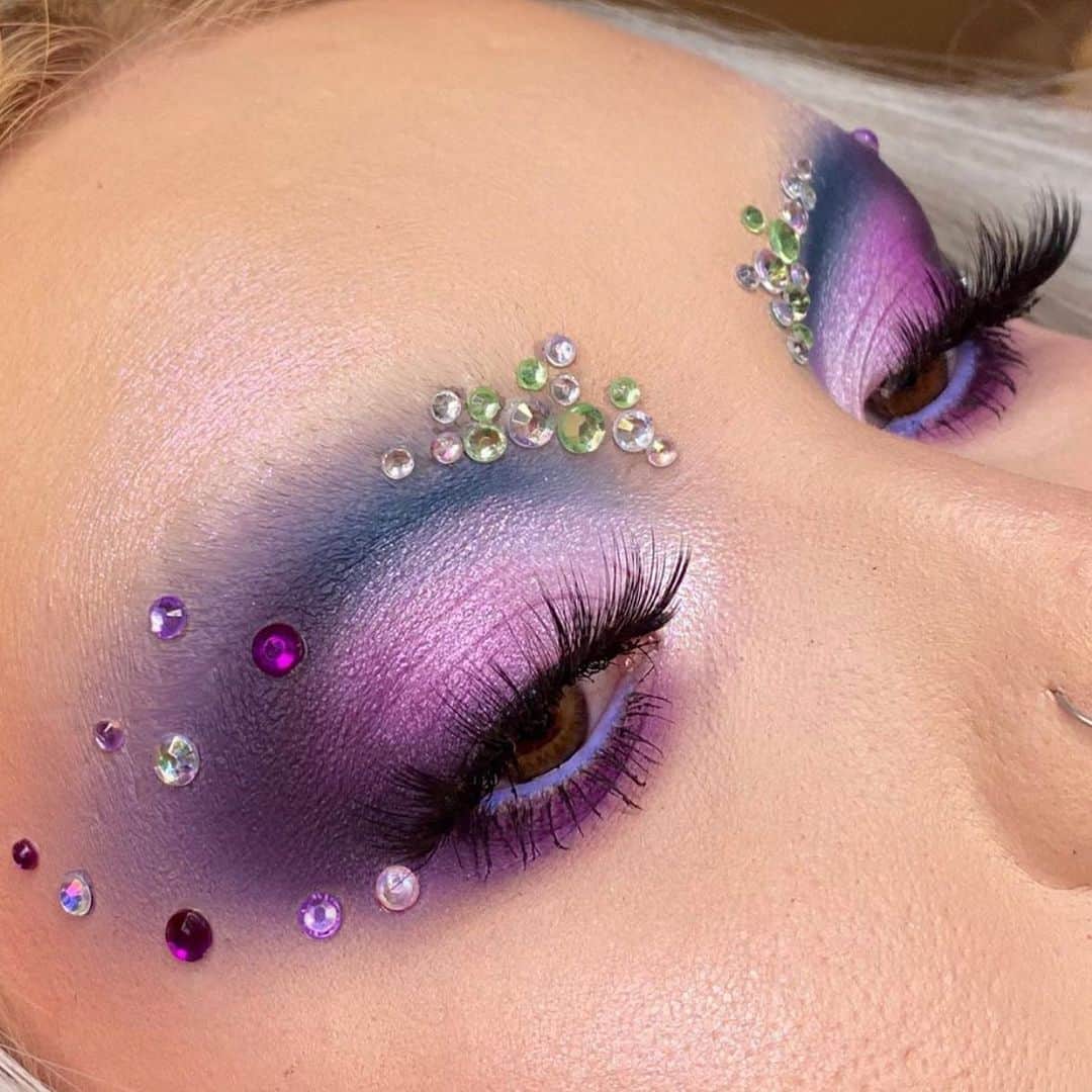Jeffree Star Cosmeticsさんのインスタグラム写真 - (Jeffree Star CosmeticsInstagram)「Purple Ice🔮 @britmunmakeup created these hypnotizing eyes using our #bloodlust palette & #velourliquidlipstick in the shade Diamond 💎🩸 #jeffreestarcosmetics #bloodlustpalette」3月26日 12時00分 - jeffreestarcosmetics