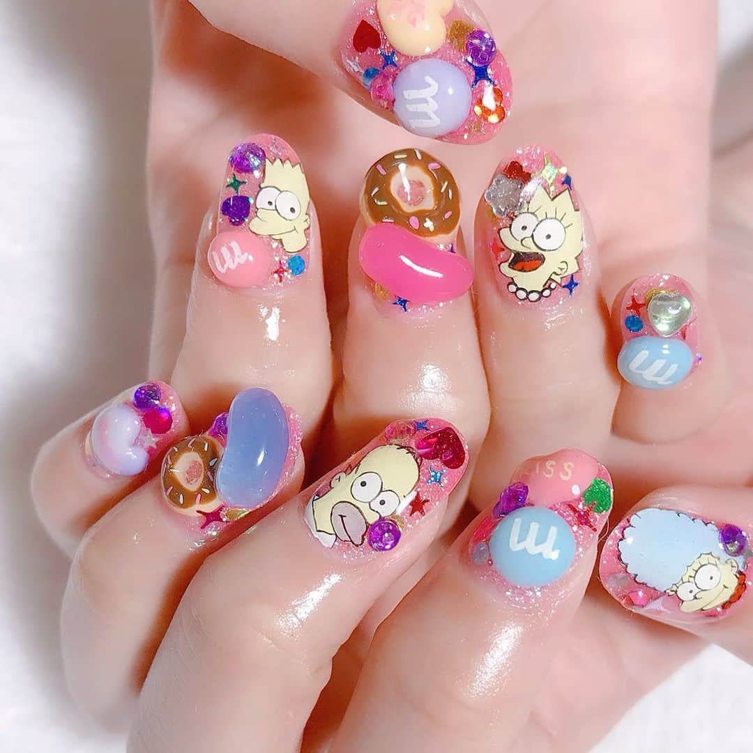 なかやまちえこのインスタグラム：「#シンプソンズ なorderでした😁🙌✨⠀ #nail #nails #nailart #ネイル #美甲 #ネイルアート  #japanesenailart #manucure #japanesenails #manicurist #gelnails #أظافر #네일아트 #미용 #vẽmóng #ngườiđẹp  #เพ้นท์เล็บ #искусствоногтя #artedeuñas #เพ้นท์เล็บเจล #ジェルネイルデザイン #ネイルデザイン #senikuku #nagelkunst #simpsons #シンプソンズネイル #colorfulnails @aldiousmarina」