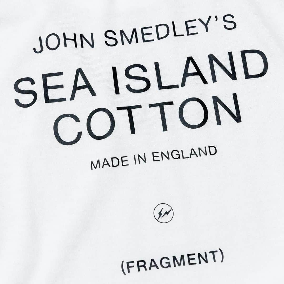 Fashionsnap.comさんのインスタグラム写真 - (Fashionsnap.comInstagram)「「ジョン スメドレー（John Smedley）」が、藤原ヒロシ主宰の「フラグメント（fragment design）」とのコラボレーションアイテム第2弾でパックTシャツを発売します。ジョン スメドレーがパックTシャツを製作したのは初めてで、価格はなんと3枚入りで9万9,000円（税込）！と衝撃のプライス。高級パックTシャツとして知られる「プラダ（PRADA）」や「メゾン マルジェラ（Maison Margiela）」の価格を遥かに超える、“世界で一番高いパックTシャツ“と話題を集めています。約10万円のパックTシャツはどんな着心地で、何が優れているのか？実物をレビューしました。 詳細はプロフィールのリンクをチェック。  @johnsmedleyknitwear.jp @fujiwarahiroshi」3月26日 12時56分 - fashionsnapcom