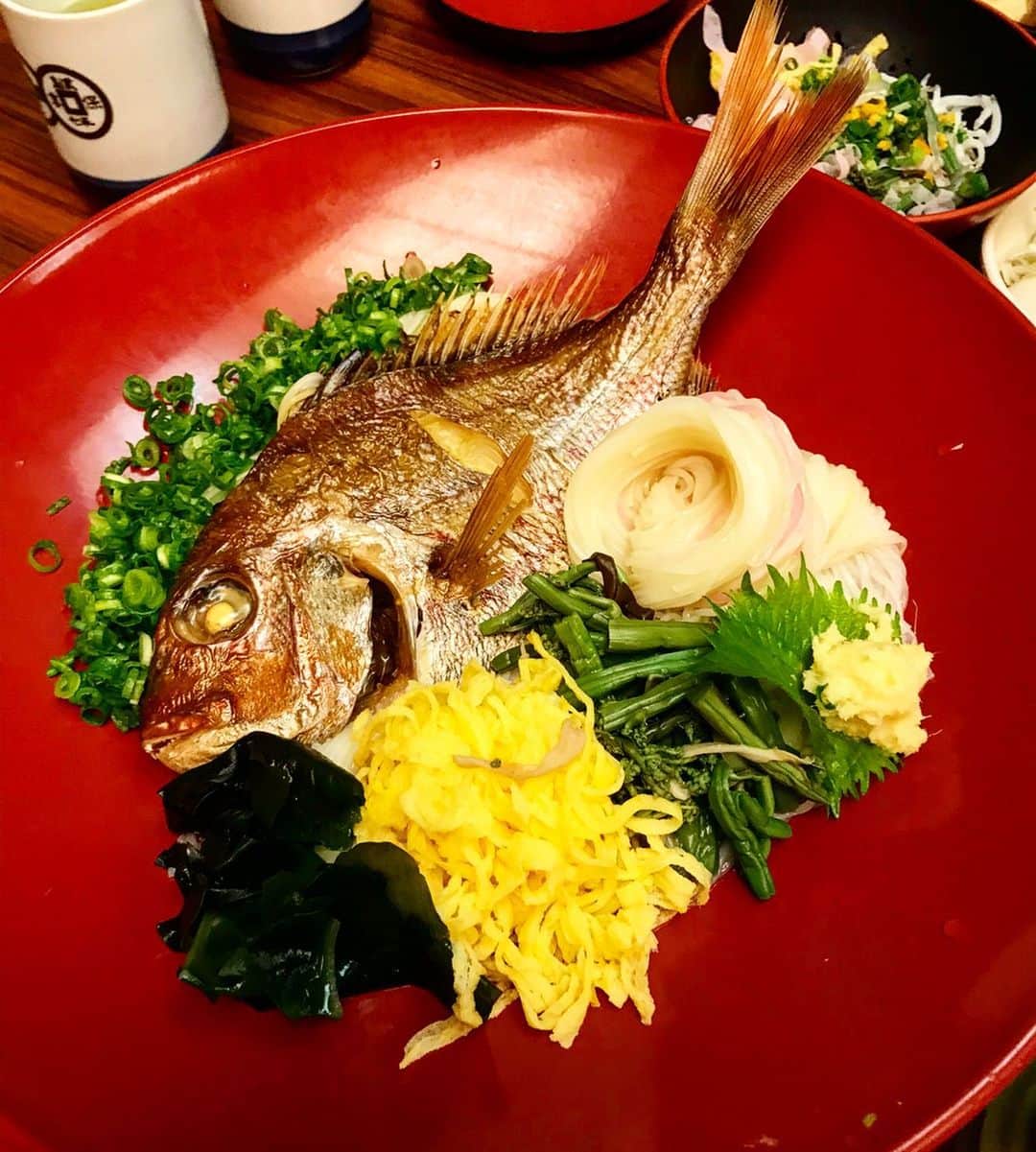 Li Tian の雑貨屋さんのインスタグラム写真 - (Li Tian の雑貨屋Instagram)「Flavors of Ehime....the sea bream on five-color somen is actually a cold dish but so refreshing and tasty. Goshiki is one of the oldest local restaurants with more than 380 years of history. Might be getting a little touristy but not in comparison to the levels in major cities of course. Glad that the food’s still reliable • • • • #dairycreameatsjp #japan #japanese #shikoku #四国 #四国グルメ #igersjp #retrip_gourmet #japan #yummy #igfood  #foodporn  #instafood #vscofood  #bonappeti #delicious #ehime #sgfoodies #roadtrip #musttry  #sgtravel #sgtraveller」3月26日 13時14分 - dairyandcream