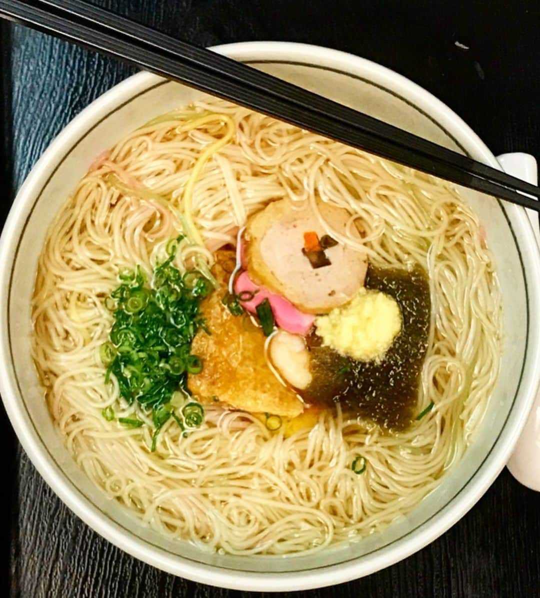 Li Tian の雑貨屋さんのインスタグラム写真 - (Li Tian の雑貨屋Instagram)「Flavors of Ehime....the sea bream on five-color somen is actually a cold dish but so refreshing and tasty. Goshiki is one of the oldest local restaurants with more than 380 years of history. Might be getting a little touristy but not in comparison to the levels in major cities of course. Glad that the food’s still reliable • • • • #dairycreameatsjp #japan #japanese #shikoku #四国 #四国グルメ #igersjp #retrip_gourmet #japan #yummy #igfood  #foodporn  #instafood #vscofood  #bonappeti #delicious #ehime #sgfoodies #roadtrip #musttry  #sgtravel #sgtraveller」3月26日 13時14分 - dairyandcream
