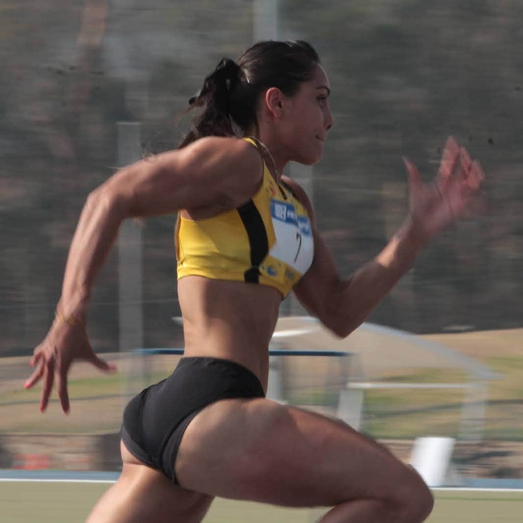 Angeline BLACKBURNさんのインスタグラム写真 - (Angeline BLACKBURNInstagram)「My 200m Semifinal at the ACT Championships was hands down my favourite moment of the 2019/20 Athletics season.  I'd run two really disappointing races on the previous day and I was super stressed about the next race. But I shifted my focus to letting go and executing a few cues. Even though the time may not show it, the result was so much better!  It just goes to show, if you have a few bad performances, it's not an indication of your current form or the limit of your full potential. Results are merely reflection of where you are at on that day, at that time x Photo credit: @dlpeasephotography #trackthursday #sprinter #athleticsact #actchampionships #trackandfield #runner #athletics」3月26日 13時27分 - ang_blackburn