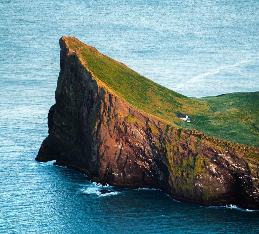 のインスタグラム：「Icelandic Isolation Study.  Pt2」
