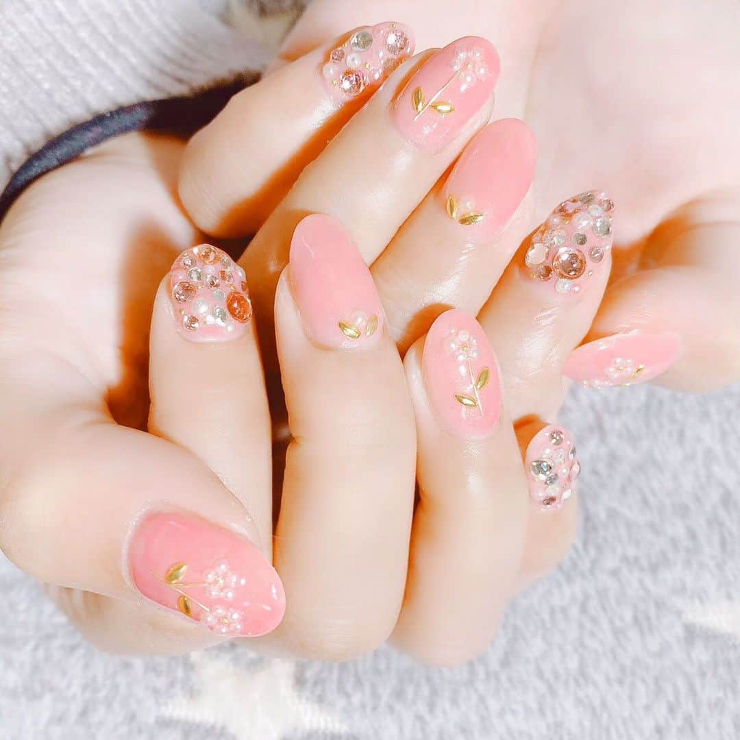 R!Nのインスタグラム：「New Nail💅 春らしく、桜色に🤍  ちえさんいつも素敵なネイルありがとうございます😊  #nail #ネイル #春ネイル #spring #春 #sakura #きらきら #ジェルネイル #なかやまちえこ さん」