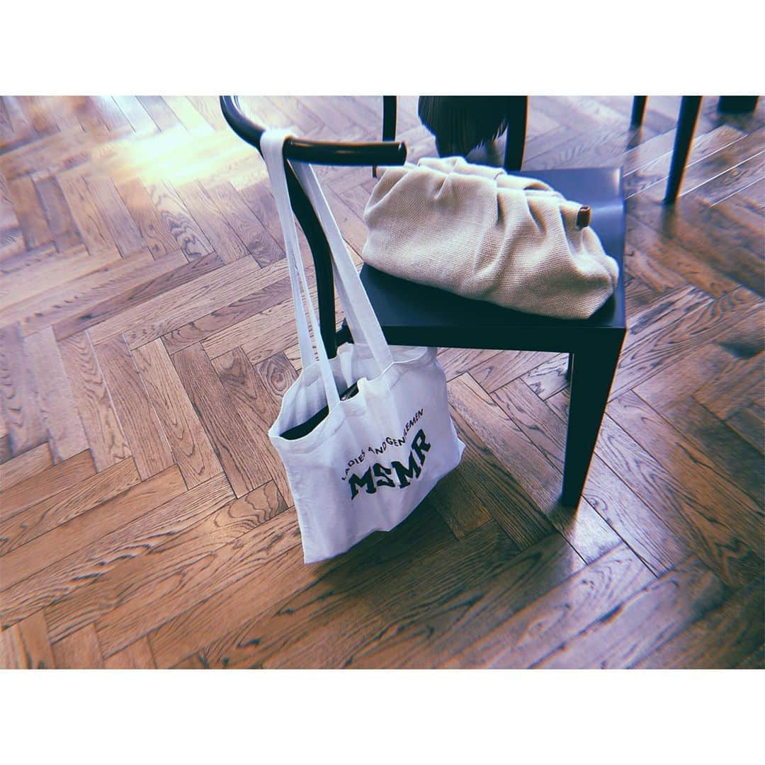 川上さやかさんのインスタグラム写真 - (川上さやかInstagram)「今日のbag♡ 暖かくなってくるとクラッチバッグを持ちたくなる不思議💭 サブバッグは韓国の @msmrseoul のオリジナルトート bag #giuliamaresca #msmr」3月26日 13時51分 - sk_120