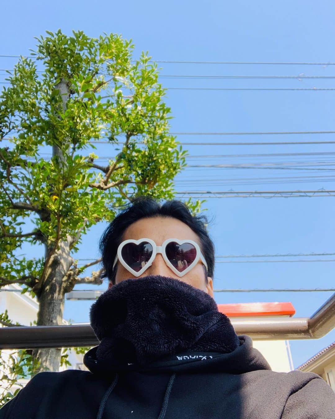大沢樹生さんのインスタグラム写真 - (大沢樹生Instagram)「ポカポカ陽気で気持ち良す☀️だけど、、、シックリ来す🥴腹いっぱいで眠いけどお出掛け準備しなければ〜 #こんにちは#大沢樹生#ポカポカ陽気#気持ち良い#眠い」3月26日 13時54分 - osawa_mikio