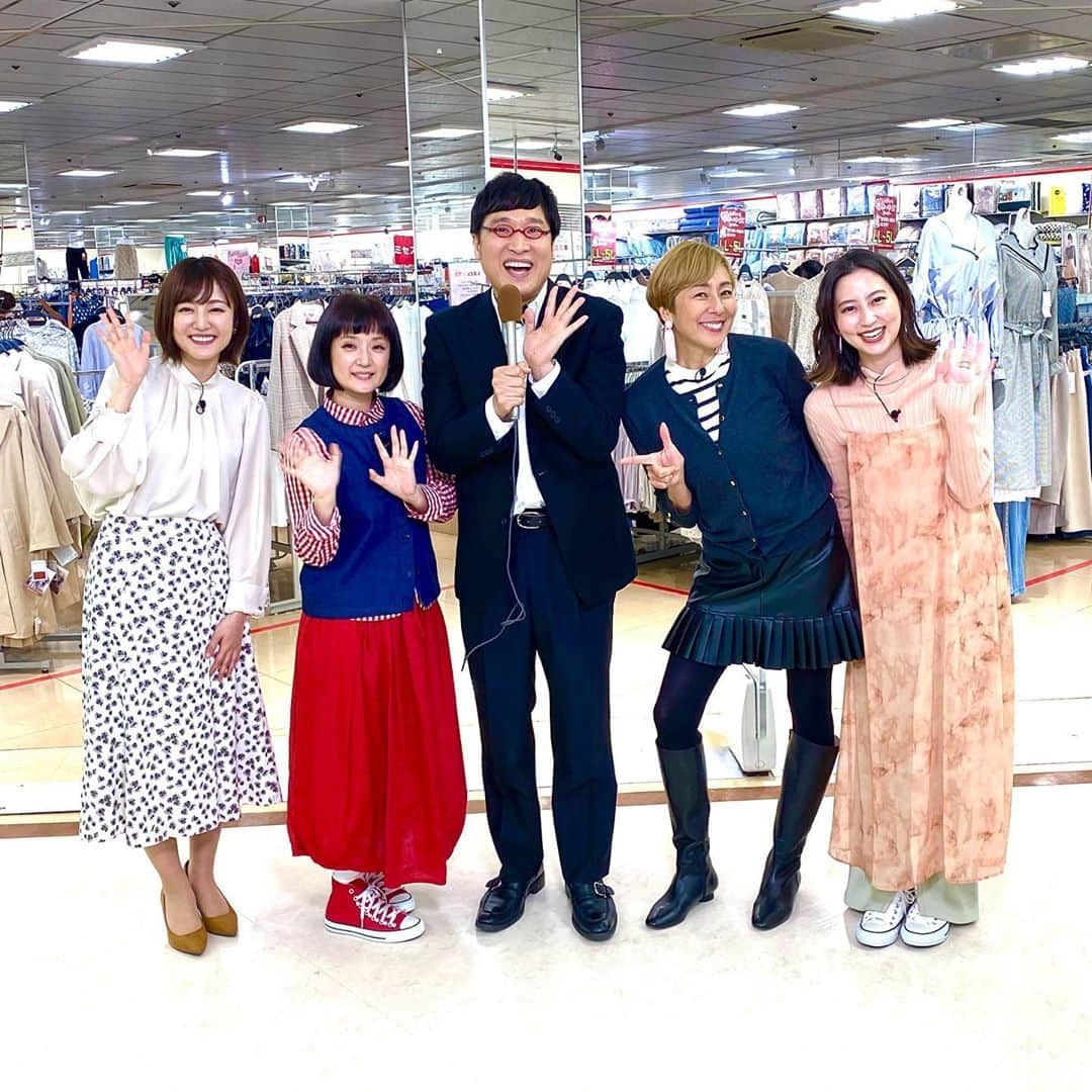 日本テレビ「ヒルナンデス！」さんのインスタグラム写真 - (日本テレビ「ヒルナンデス！」Instagram)「3月27日(金)放送 「３色ショッピング」は MC山里亮太、卒業スペシャル！！！ これまでの名場面を振り返りつつ 「山ちゃんに贈る卒業コーデ」を披露！ 山ちゃん最後の「何色の何？」 お楽しみに！！！！！ (C)日本テレビ #ヒルナンデス #3色ショッピング #卒業 #山里亮太 #南海キャンディーズ #何色の何 #RIKACO #千秋 #河北麻友子 #滝菜月アナ」3月26日 14時08分 - hirunandesu_ntv_official