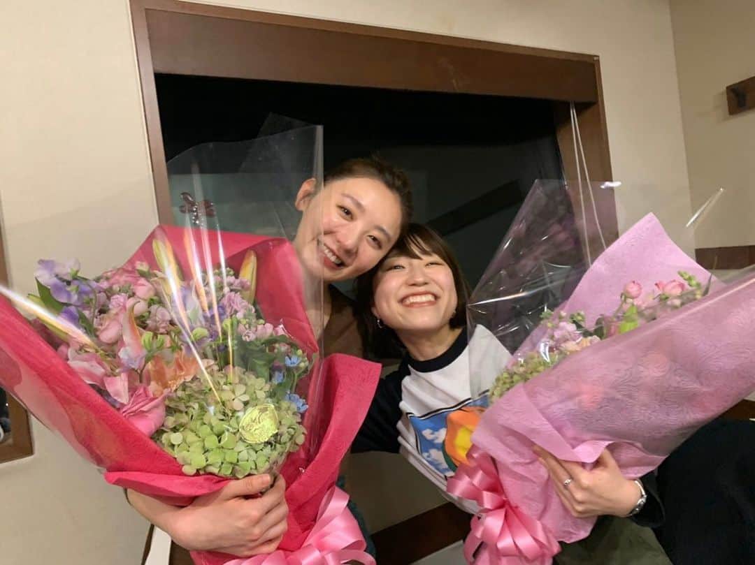関取花のインスタグラム：「Tokyo FM「ねるまえのまえ 」最終回、無事終わりました。29歳にして初めてのことをたくさん経験させてもらって、こんなに素敵な仲間に囲まれて、最高のリスナーさんたちに恵まれて。間違いなく青春の日々でした。本当にありがとう。またね！ #ねるまえのまえ」