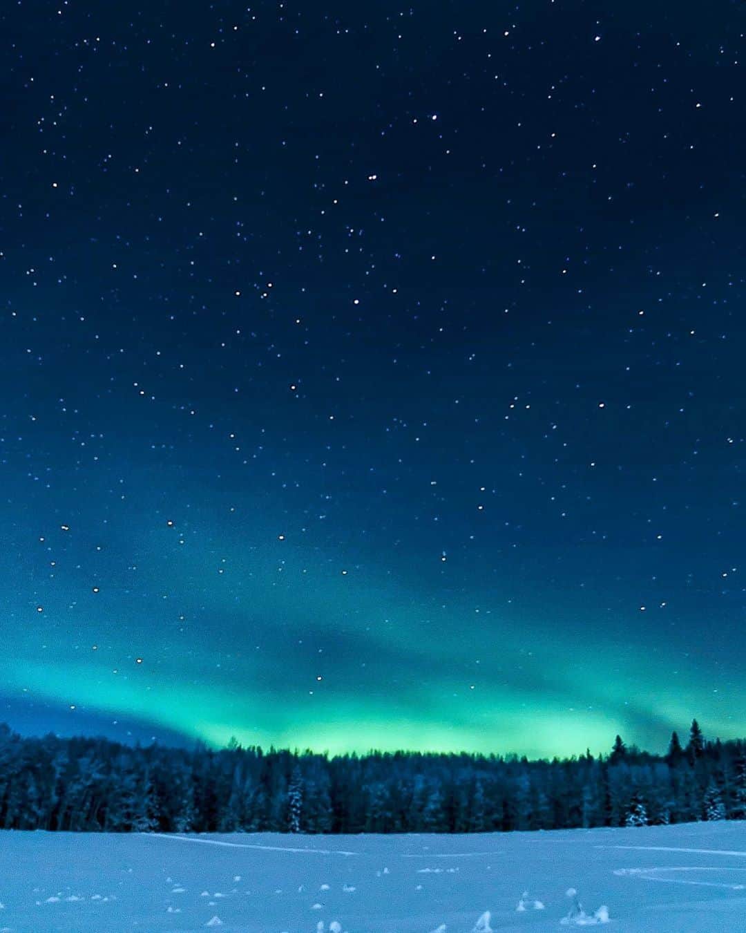 Visit The USAさんのインスタグラム写真 - (Visit The USAInstagram)「Seeing the northern lights is always at the top of our bucket list! ✨😍 #TravelTip: Fairbanks has some of the best views to see the Northern Lights. ❄️ Tag a friend who would love to experience this! 📸: @la_andry  #VisitTheUSA」3月27日 1時00分 - visittheusa