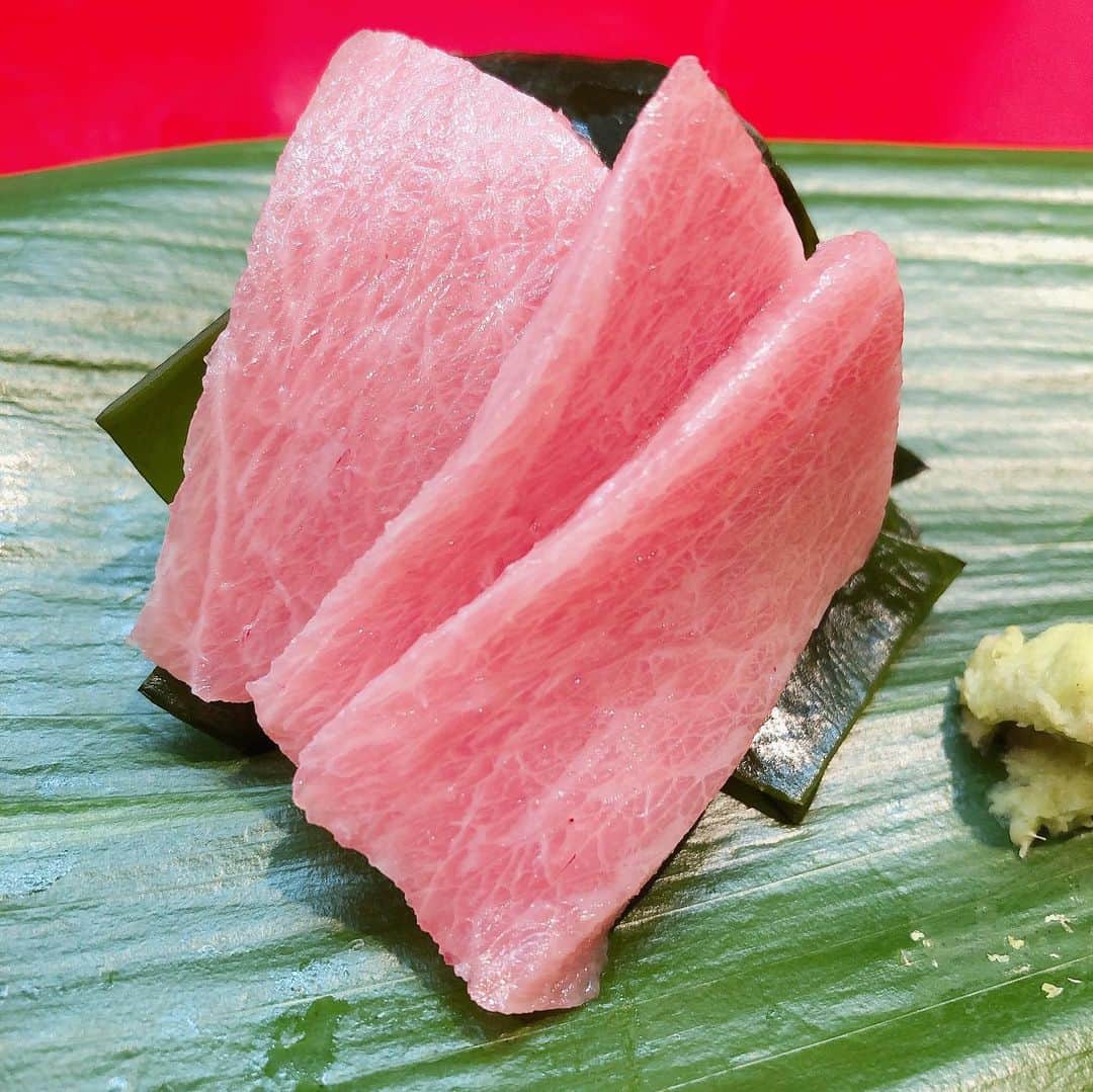阿部洋子さんのインスタグラム写真 - (阿部洋子Instagram)「🍣 この間のお寿司尽くし2軒目。  コチラはたったの4席。 辛うじて予約取れた。  わざわざ豊洲まで行って仕入れているとか。  フグとかあん肝とか、 その手のがすき過ぎる。  #sushi  #お寿司  #美味しゅうございました」3月26日 23時49分 - hirocoring