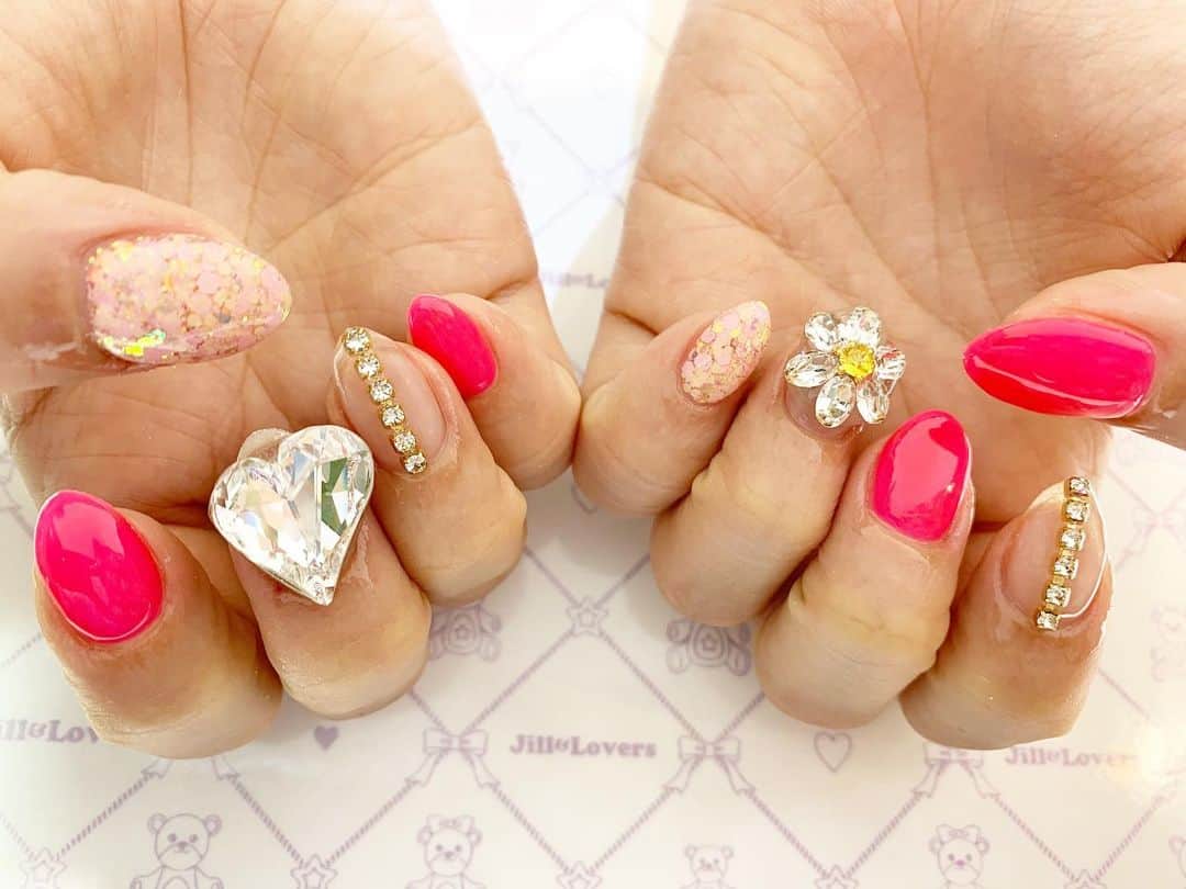 Jill&Loversのインスタグラム：「💖🌼 #jillandlovers #nail #nailart #paragel #gelneil#gel #ネイル #ネイルアート #me #look #love #かわいい」