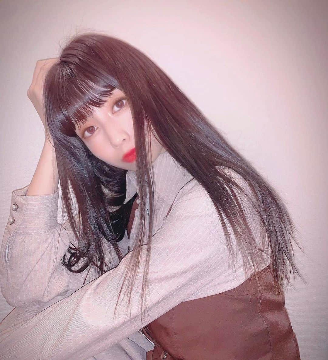 鵜野みずきさんのインスタグラム写真 - (鵜野みずきInstagram)「. 起きてるひと〜？ . . |ω・｀)ﾁﾗｯ」3月27日 0時46分 - 3iikitty