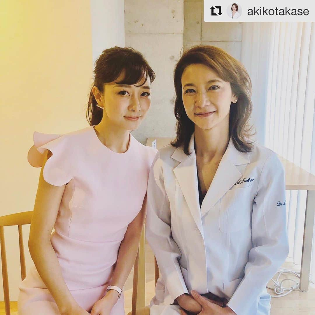 石井美保さんのインスタグラム写真 - (石井美保Instagram)「woveクリニック中目黒の高瀬先生との対談でした。私が長年愛用しているアンプルール(ブライトニングバーとコンセントレートHQ110ね！)を作られている高瀬先生と、ようやくお仕事でご一緒できました。先生にも新刊をいち早く読んでいただき、こういうことをきちんと伝えていかなきゃね、と御賛同頂けてホッとしています🙏🏻 #Repost @akikotakase with @get_repost ・・・ 美容家、石井美保さんと対談。 色々な意見が一致した楽しい対談でした！ 小顔感、半端ない！ #石井美保さん さん #対談#voce6月号  #高瀬聡子 #woveクリニック中目黒」3月26日 16時09分 - miho_ishii