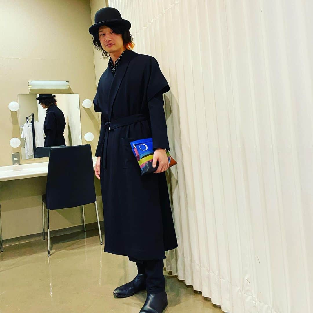 磯部寛之のインスタグラム：「We are honored to create a theme song for the newest GUNDAM series “Mobile Suit Gundam: Hathaway’s Flash”. Very excited. Plus our live Blu-ray/ DVD “Sleepless In Japan Tour Final” is to be launched on the first of April. Feeling great to have all these positive news to announce. Hiro 光栄な事にガンダムの最新作「機動戦士ガンダム 閃光のハサウェイ」の主題歌を制作する事になりました。とても興奮しております。そして、4/1には我々のSleepless In Japan TourファイナルのライブBlu-ray/ DVDがリリースになります。この様に皆さんにお届けできるニュースがあって嬉しく思ってます。ひろ #alexandros #gundam #hathawaysflash #honored #sleeplessinjapantour #お楽しみに #apocrypha #の #コート #お気に入り #この #季節 #に #ぴったり #下は #saintlaurent」