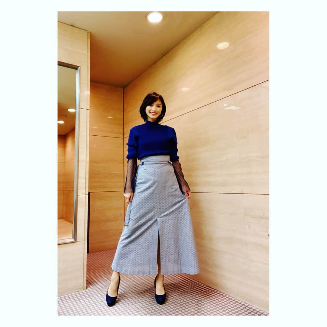 望月理恵さんのインスタグラム写真 - (望月理恵Instagram)「4月公開の映画の キャストの方々にインタビューしてきました。  今週のズムサタで 放送、、ですかね☺️ すごくいい映画でした。 詳しくはまた。  そして、インタビューの 衣装が可愛くて惚れました！ 2枚目、うしろ姿もぜひ❤️ ニット、スカート @cherietokyo  #4月公開の映画 #4月は世の中どうなって いるのでしょうか。 #我慢時ですからね。 #今週末自粛要請 #ズムサタ#インタビュー #衣装」3月26日 16時17分 - mochiee28