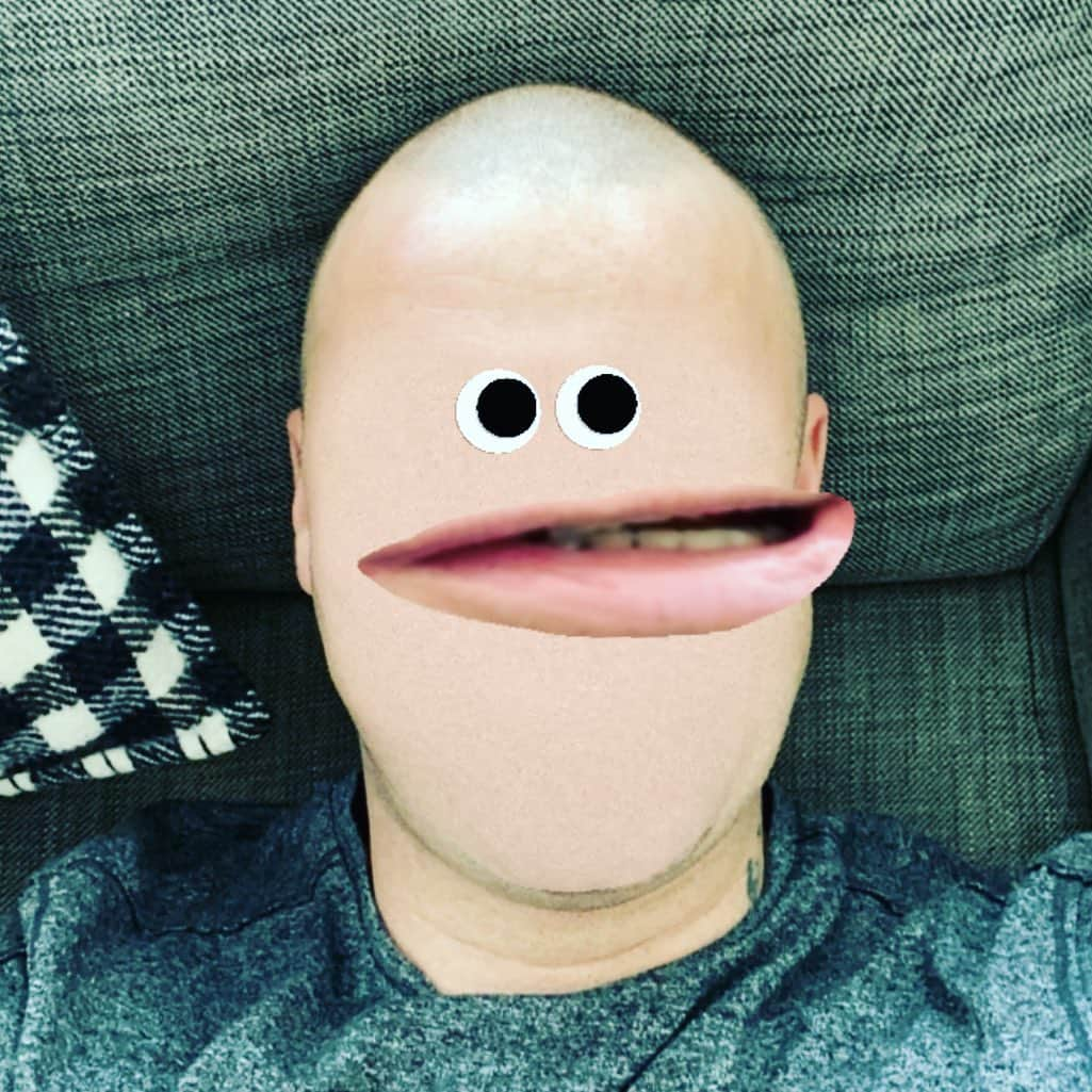 アルトゥール・ボルツさんのインスタグラム写真 - (アルトゥール・ボルツInstagram)「Quarantine Day 15... 😂 #quarantine #stayhome #staysafe #dontloseyourhead #boruc」3月26日 16時21分 - arturboruc