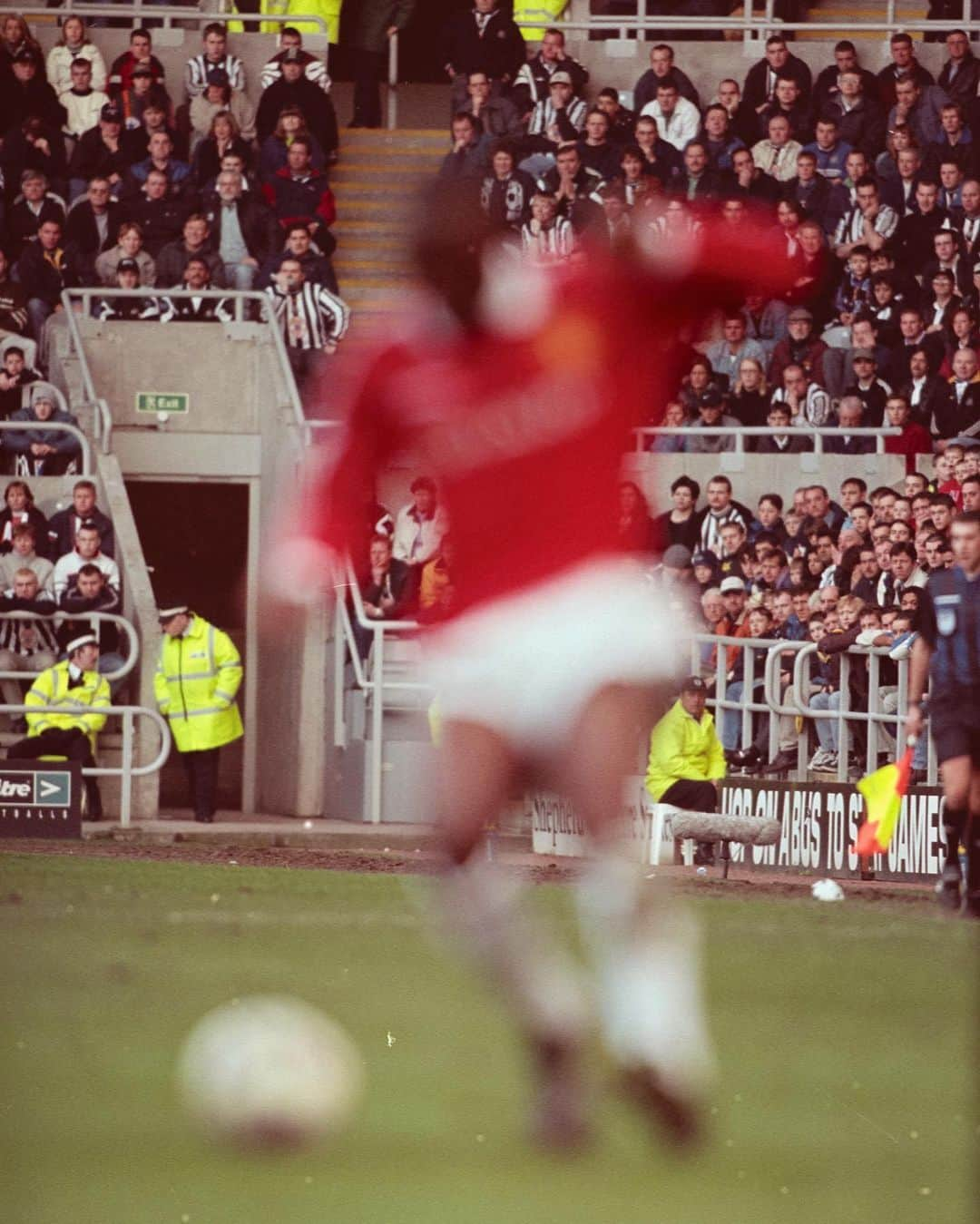 マンチェスター・ユナイテッドさんのインスタグラム写真 - (マンチェスター・ユナイテッドInstagram)「🧐 Name that Red! 👆 #MUFC #TBT」3月26日 17時03分 - manchesterunited