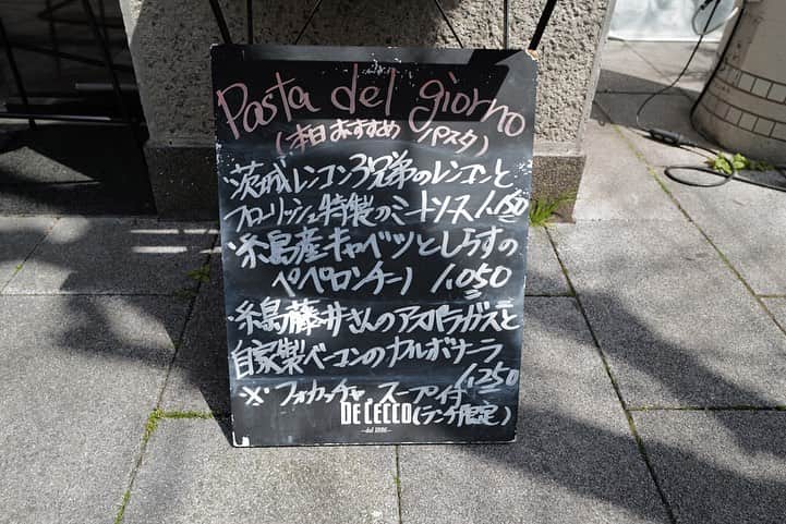 福岡グルメ 福岡ランチ「デビログ」さんのインスタグラム写真 - (福岡グルメ 福岡ランチ「デビログ」Instagram)「薬院にあるワインとパスタ専門店『パステリア フローリッシュ』でランチ。 ここは食材にこだわっており、日本各地の契約農家から食材を仕入れとるんよ🙆‍♂️ 今回は茨城県でれんこんを専門に生産している”#れんこん三兄弟 ”のレンコンとフローリッシュ特製のミートソース(フォカッチャとスープ付)1,150円にサラダ＋ソフトドリンク付きのAセット＋350円にしてみた。 レンコンは素揚げにされたものや、カットが違うものが入っていて、いろいろな食感が楽しめるよ😋 パスタのメニューが豊富なので、パスタ好きには嬉しいね👌 . メニュー、他pic、内観などは「デビログ」に掲載しています。 サイトを見る場合はブラウザで「デビログ」で検索👉 . ワインとパスタ専門店 #パステリアフローリッシュ (#PASTERIAFLOURISH ） #福岡市中央区薬院 1-16-5 1F 092-980-4585 11:30～16:00 (15：00 LO) 18:00～23:00 (22：00 LO) 日・月 11:30〜16:00(LO15：00) 日曜日営業 不定休 . ♦️福岡グルメ 福岡ランチの店舗探しならブラウザで「デビログ」で検索👉 ♦️「デビログ」に掲載していないディープな店舗情報はブラウザで「もっとデビログ」で検索👉 . #福岡ワイン #福岡パスタ #薬院グルメ #薬院ランチ #薬院ワイン #薬院パスタ #福岡 #博多 #fukuokapics #fukuoka #fukuokacity #hakata #fukuokarestaurant #fukuokagourmet #IGersJP #ig_japan #福岡レストラン #福岡飲食店 #福岡グルメ #福岡ランチ #福岡ごはん #福岡ご飯 #食べログ福岡 #福岡飯 #福岡食べ歩き #インスタグルメ」3月26日 17時22分 - devi_takahashi