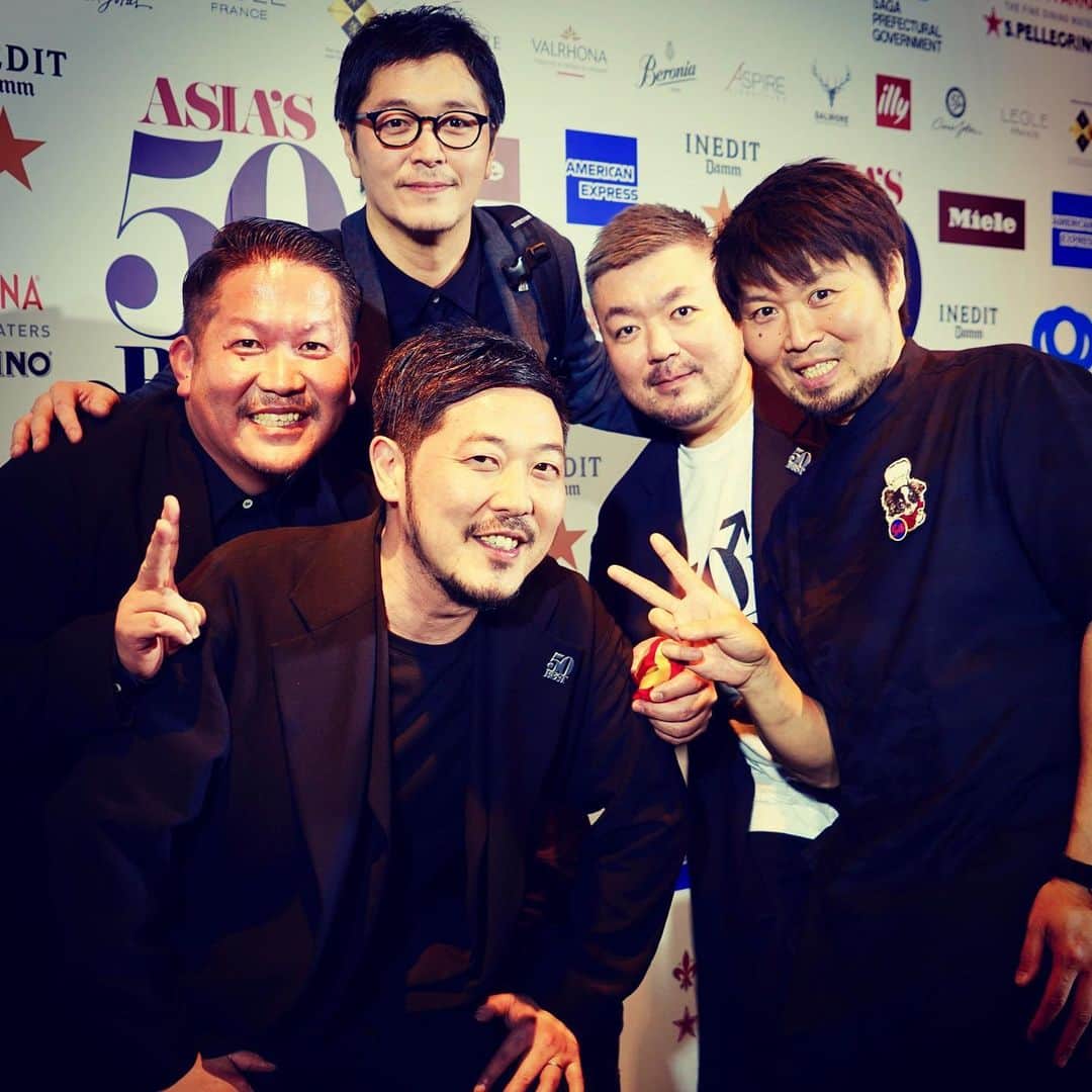 FukuyamaGoh さんのインスタグラム写真 - (FukuyamaGoh Instagram)「今年もアジアベストレストラン50を受賞でき本当にありがとうございました。  Gohでの最後の年に受賞でき嬉しく思ってます。 本当は佐賀での開催で楽しみにしてたのですがコロナな影響で中止になり正直残念でした。 ただいろんな方の御尽力によりこのような会を開催して頂きシェフやいろいろな方とお会いする事ができ本当に良かったです。  早くこのような状況が収束してアジアの友達と一緒にお祝い出来る事を願っています。  #asias50best  #theworld50best  #cheffriends  #lamaisondelanaturegoh」3月26日 17時32分 - goh_f